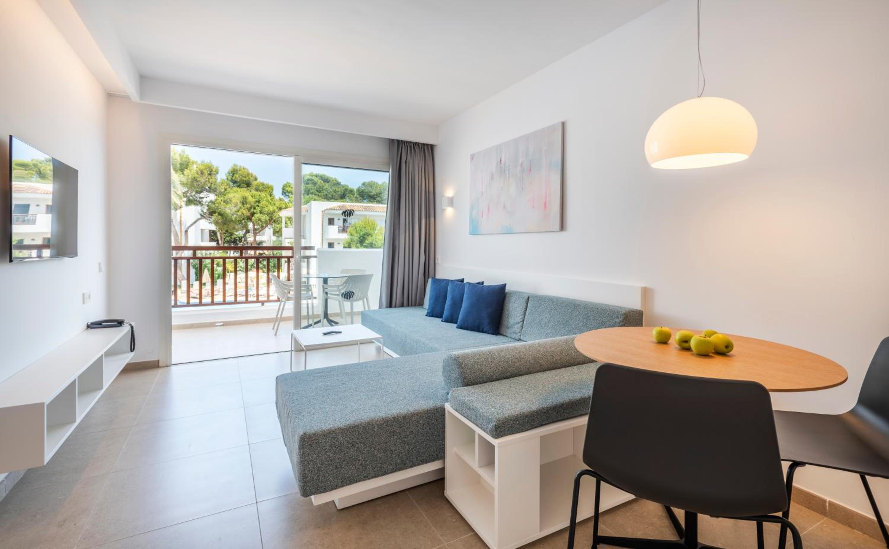 Superior Apartment wth Pool View photo 2