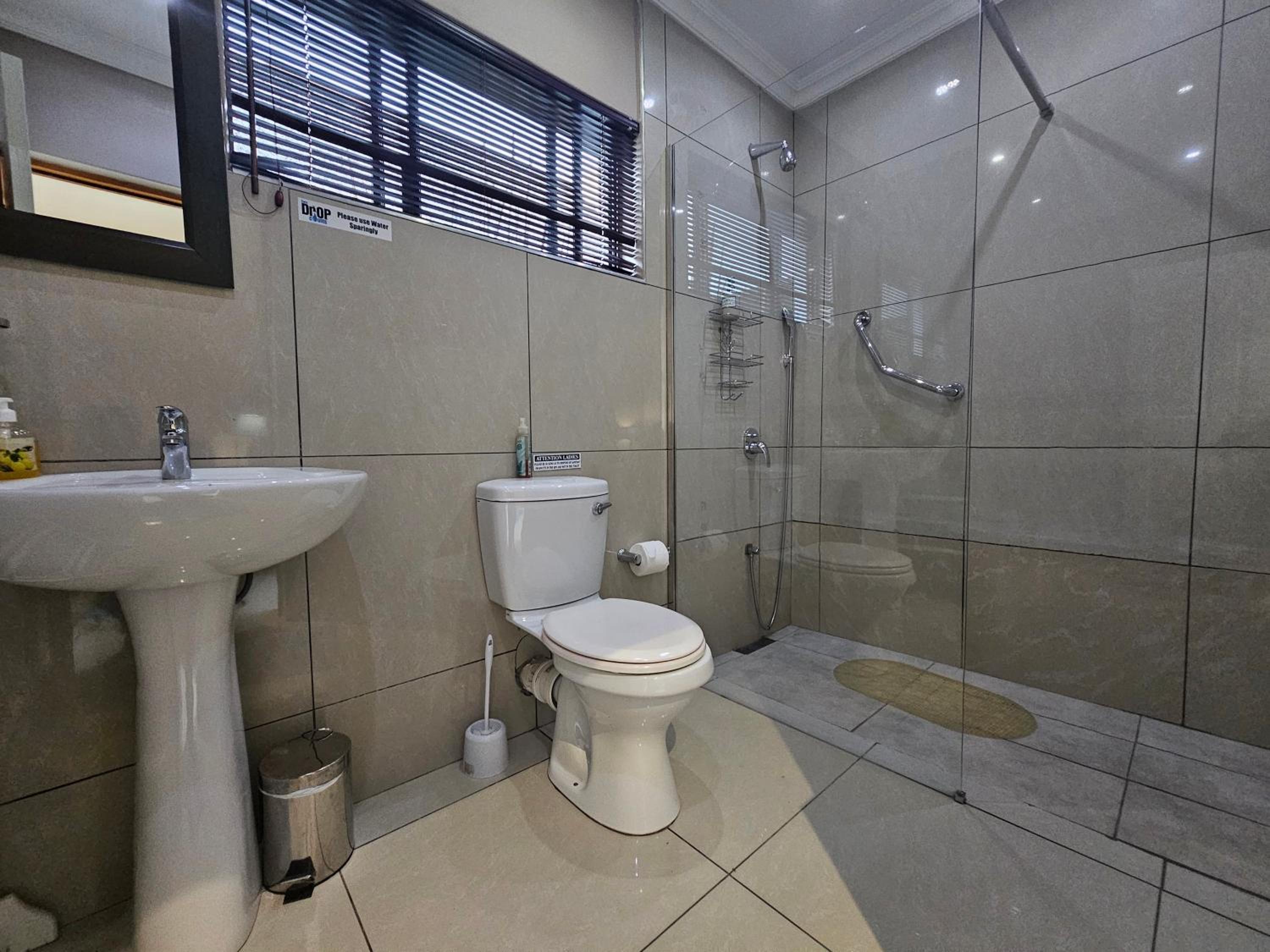 Twin Room - Photo 2