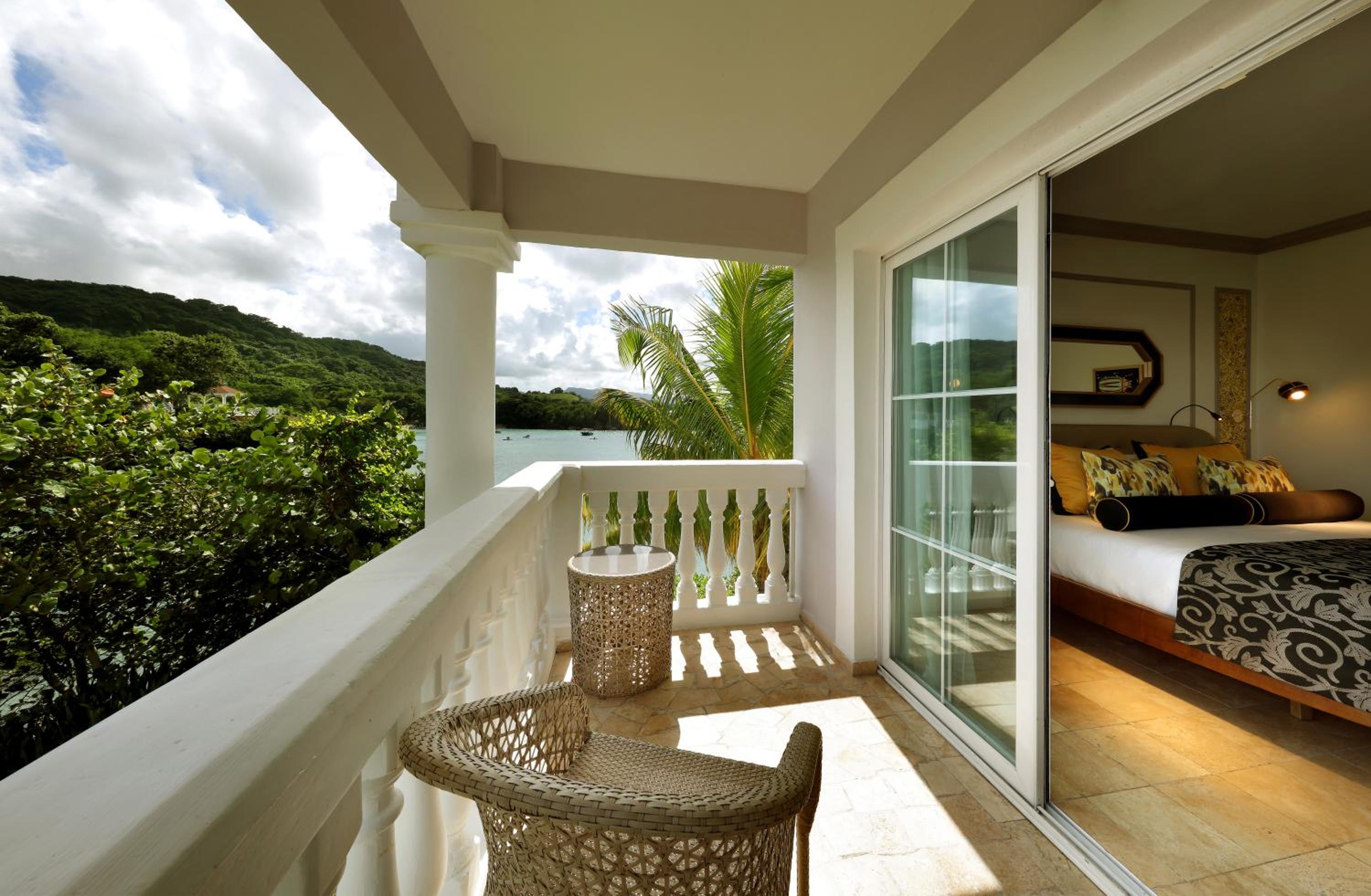 Signature Level Suite - Photo 2
