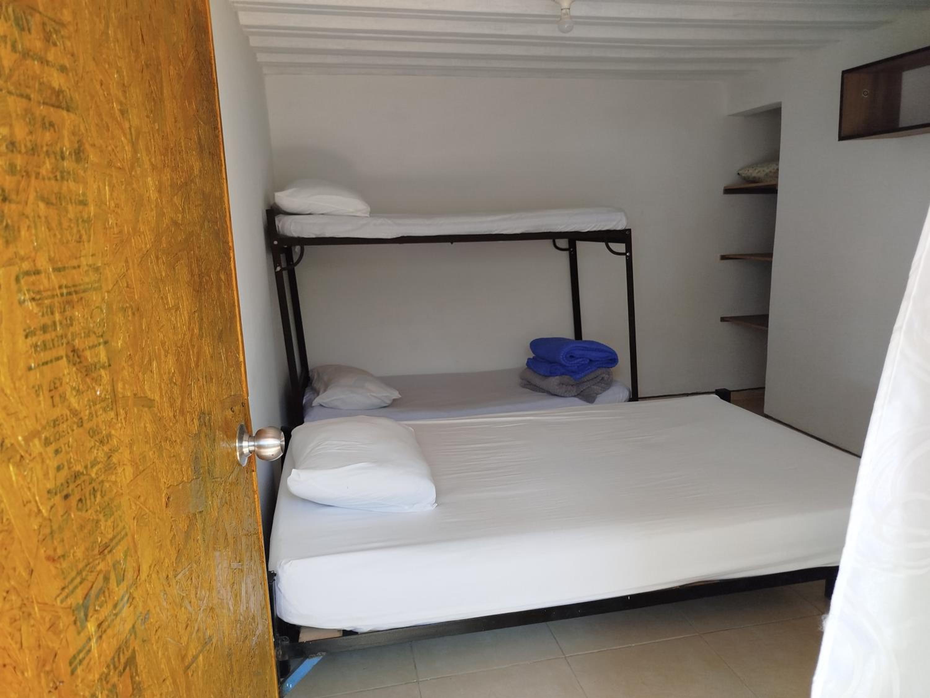 Economy Quadruple Room with Shared Bathroom photo 2