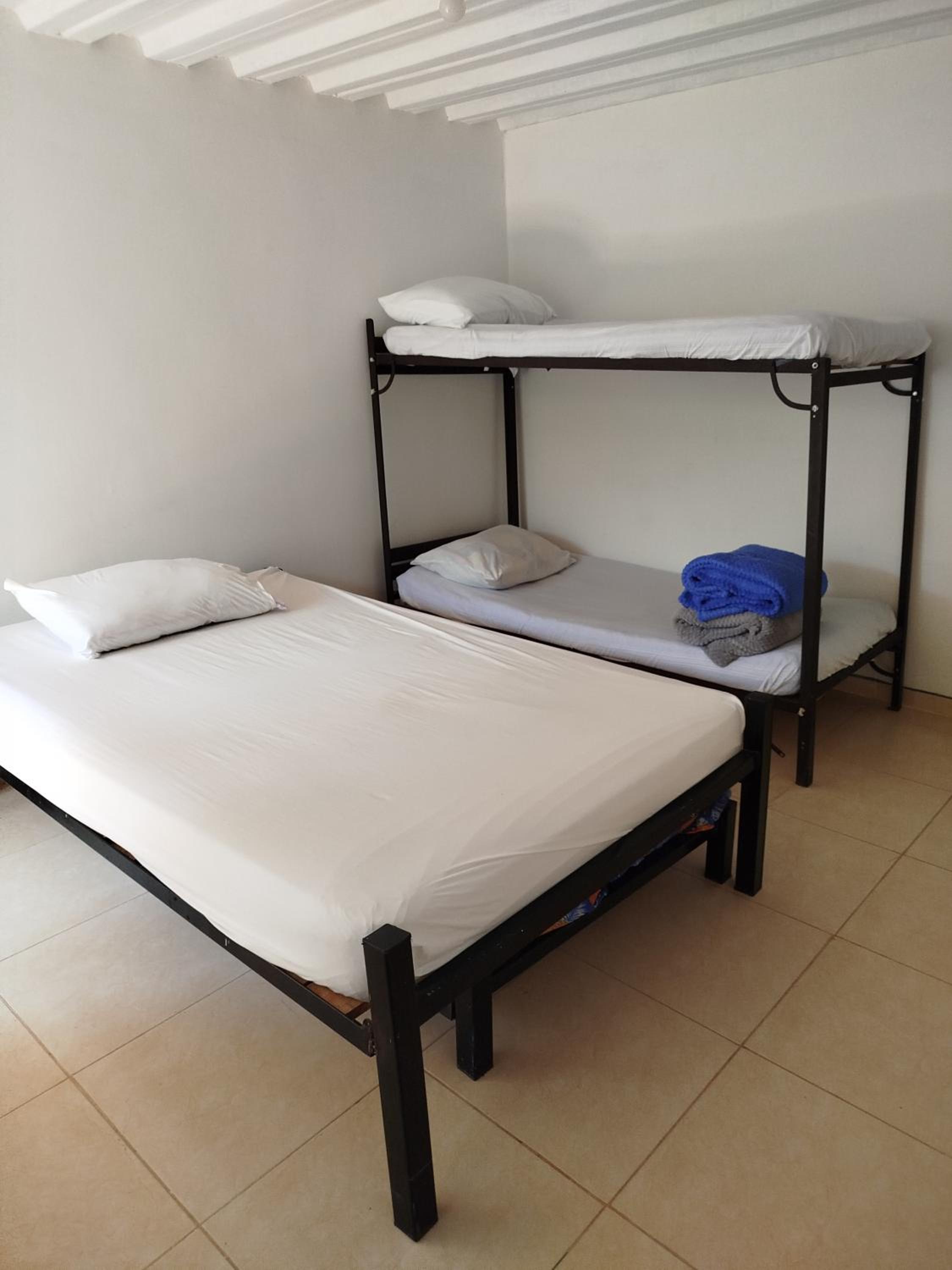 Economy Quadruple Room with Shared Bathroom photo 3