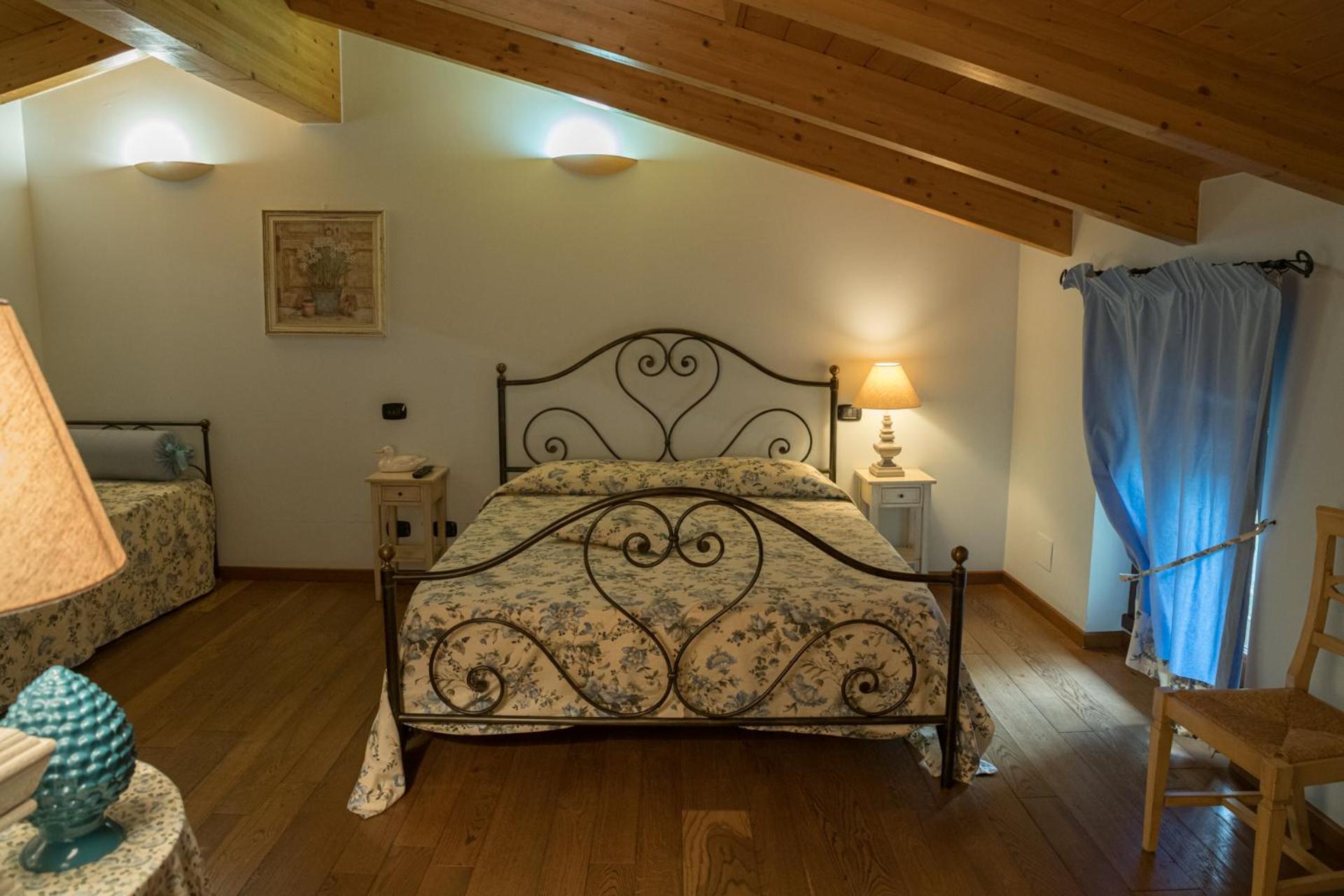 Deluxe Double Room - Photo 13