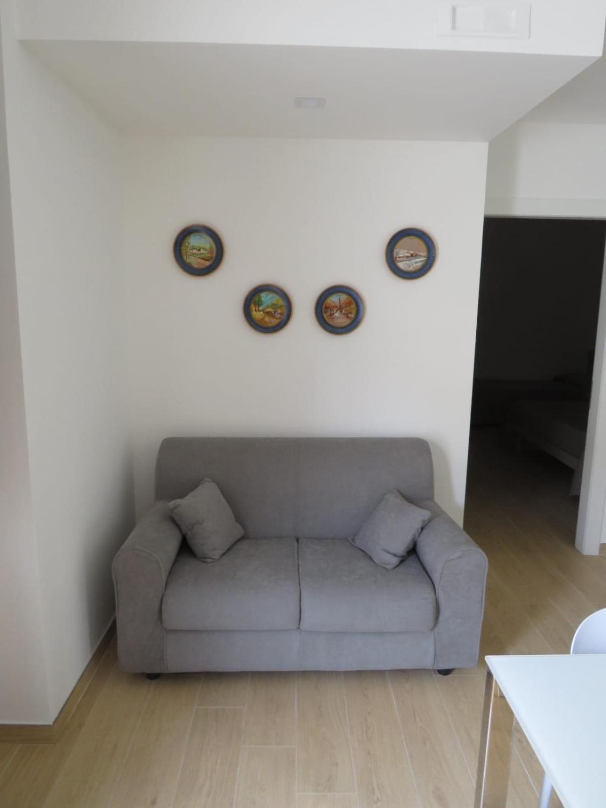 Deluxe One-Bedroom Apartment photo 1