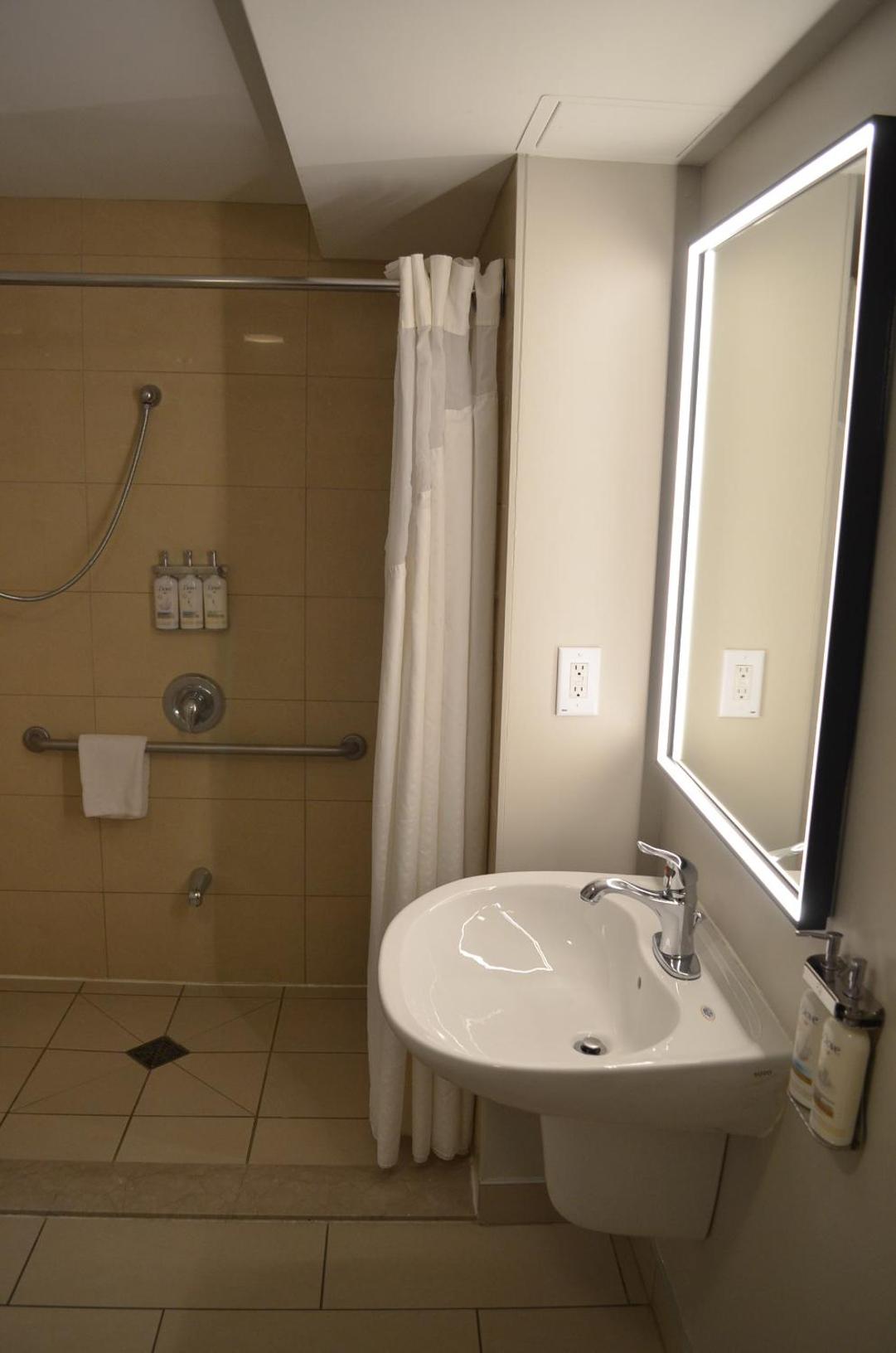 Holiday Inn & Suites Montreal Airport by IHG, Fotografia 5