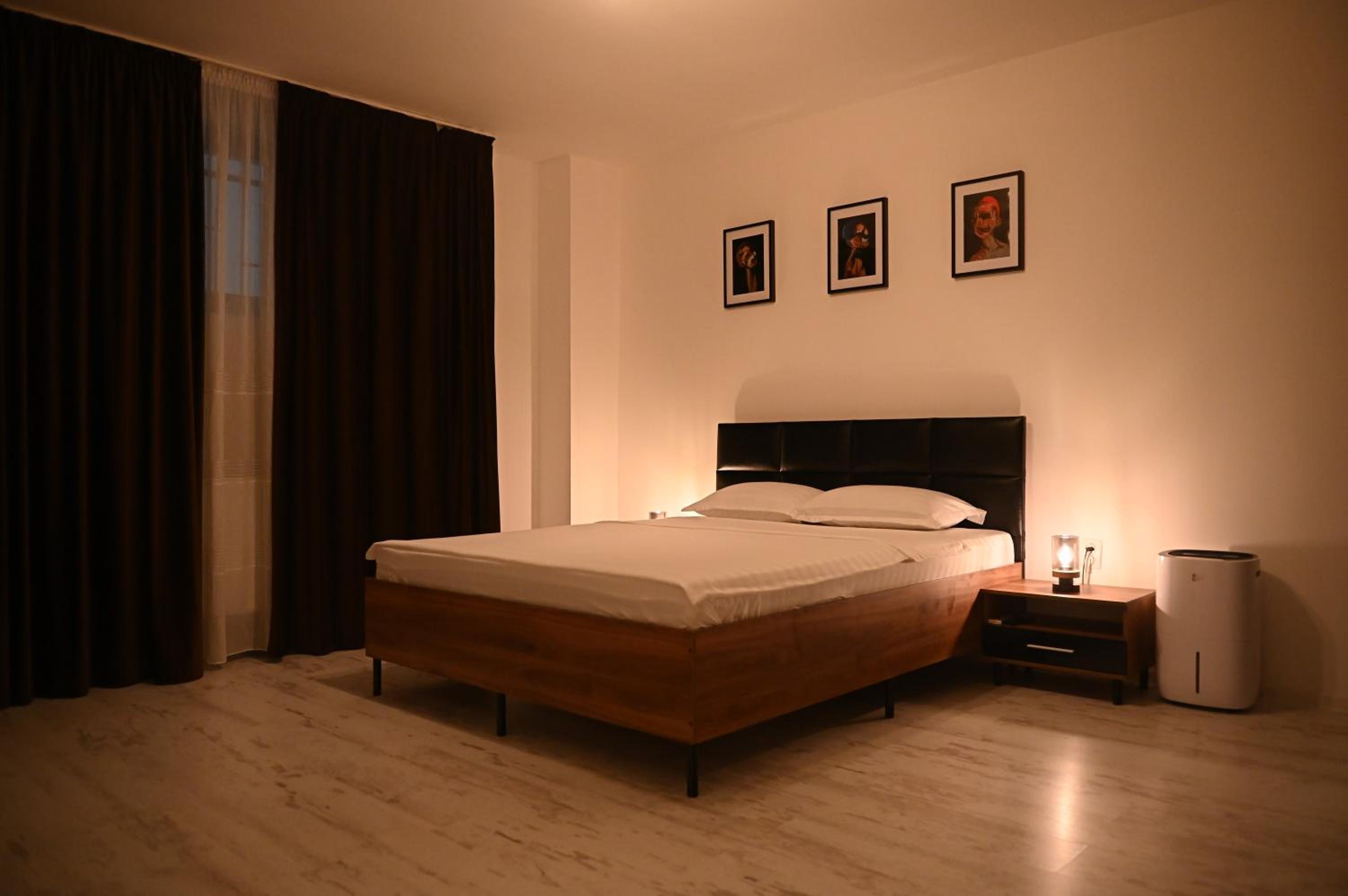 One-Bedroom Apartment photo 1