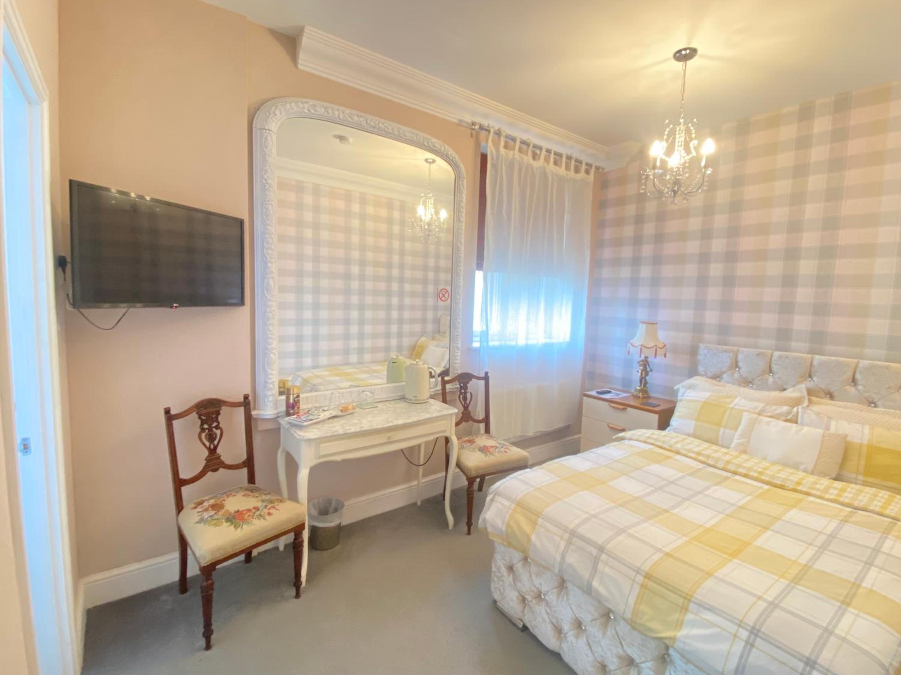 Double Room with Private Bathroom photo 1
