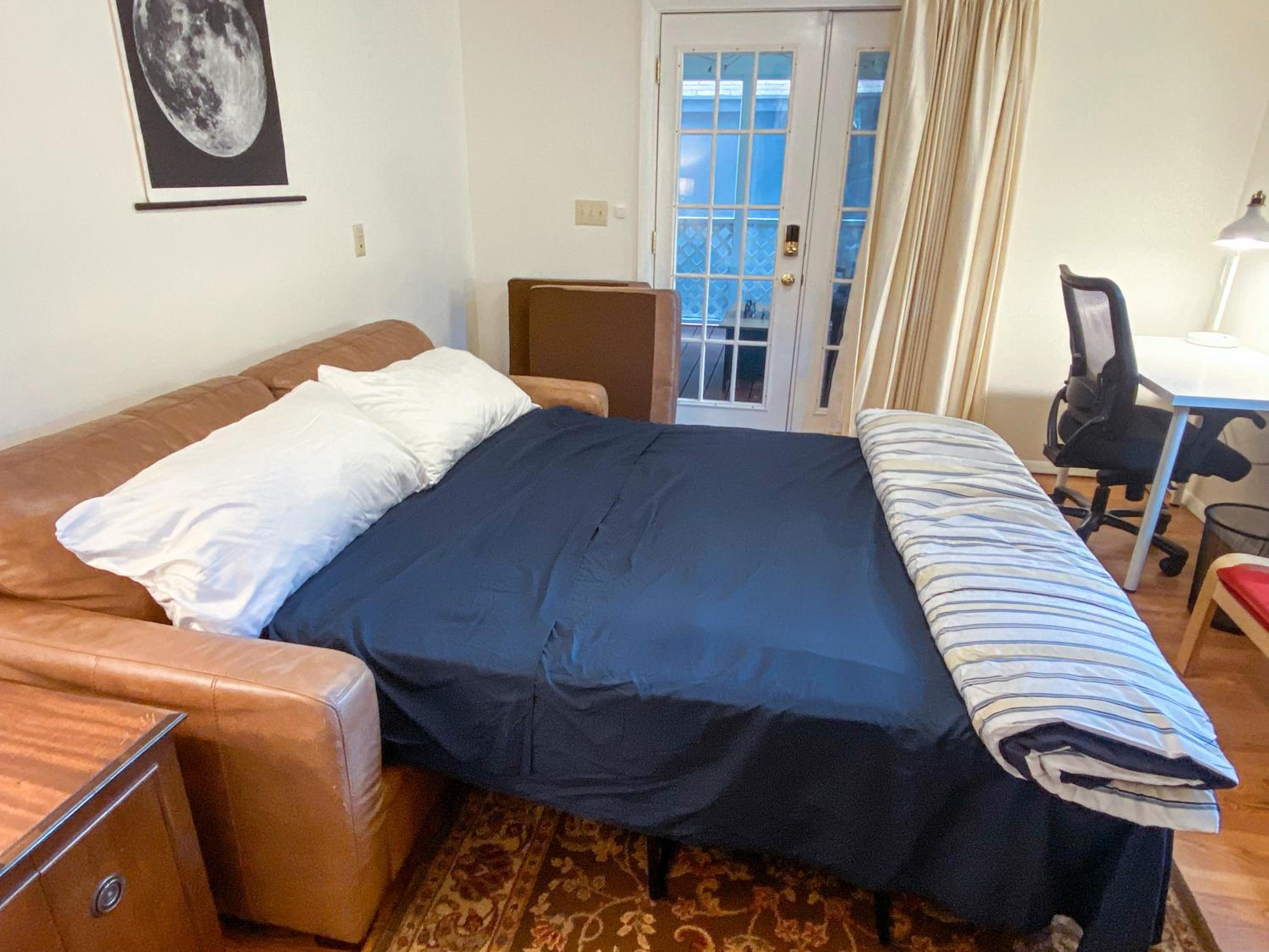 Three-Bedroom House photo 3