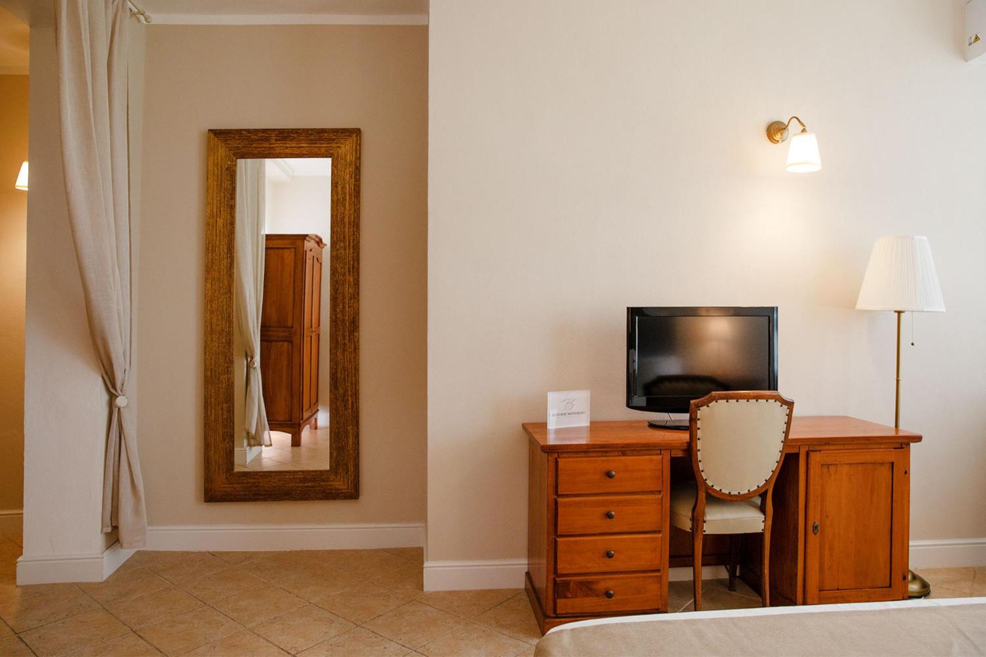 Junior Suite with Garden View photo 3