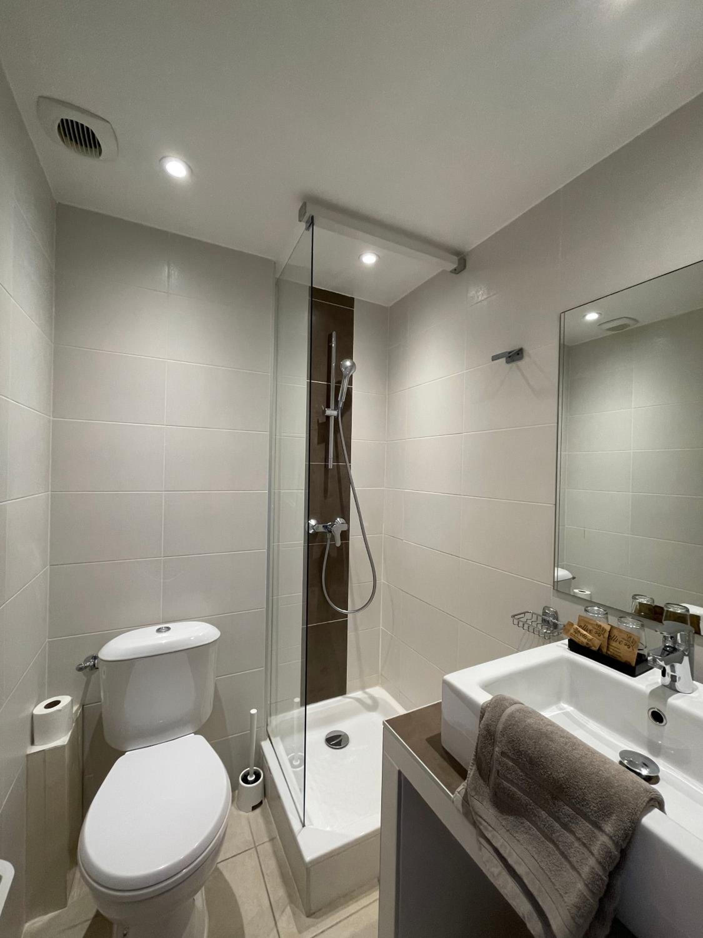 Standard Double Room with Terrace - Photo 6
