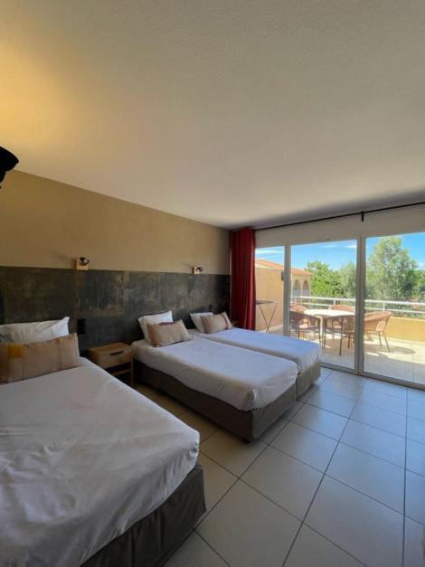 Family Suite with Terrace - Photo 3