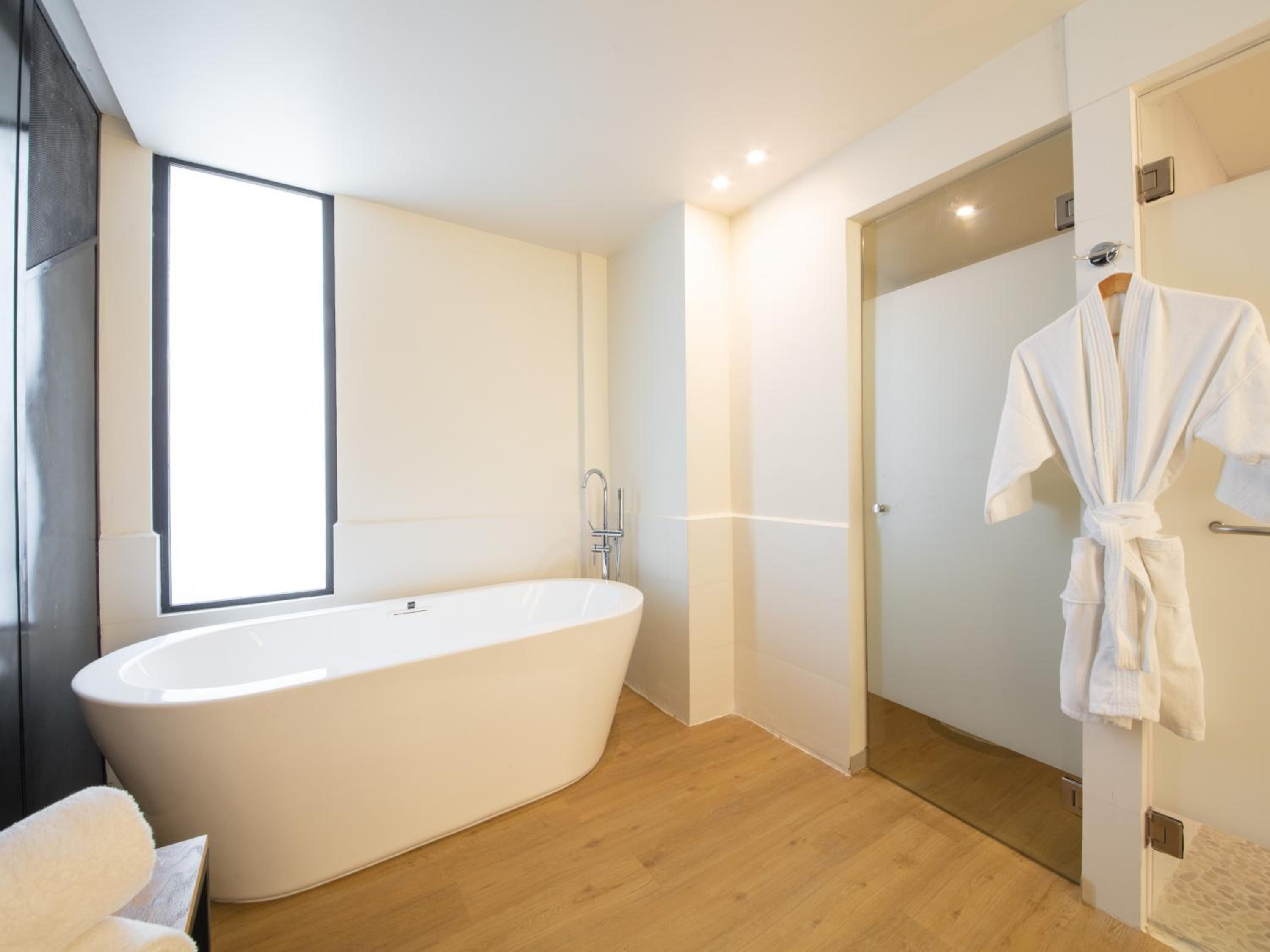 King Suite - Photo 9