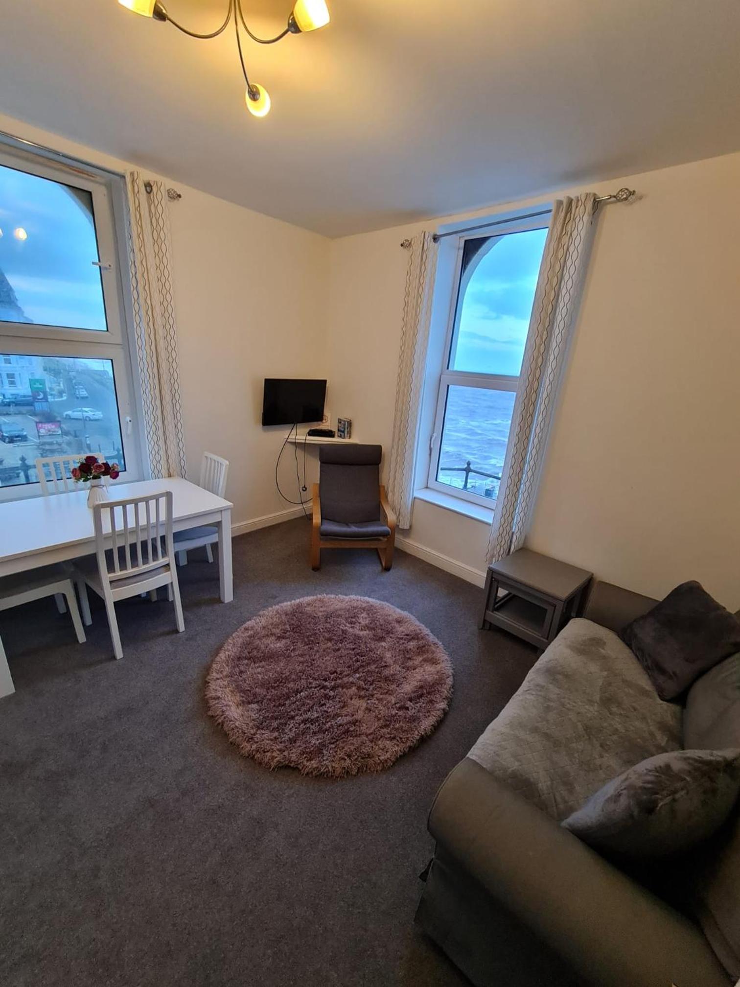 One-Bedroom Apartment photo 1