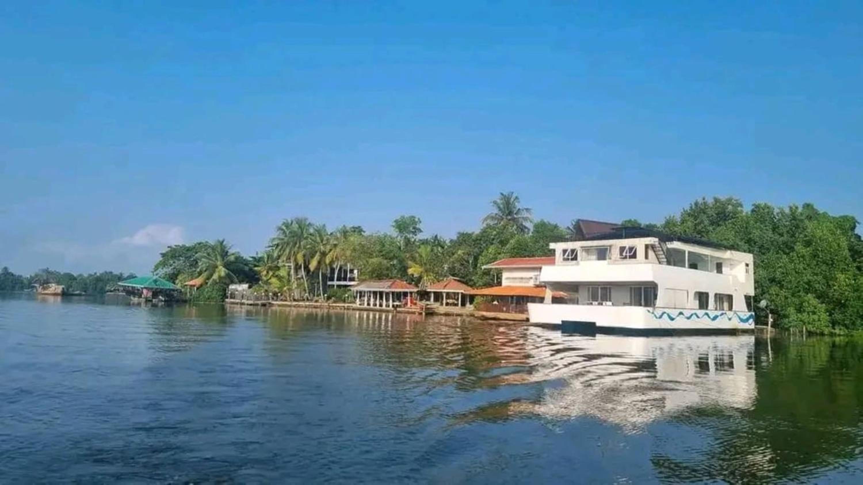 Cabin on Boat photo 3