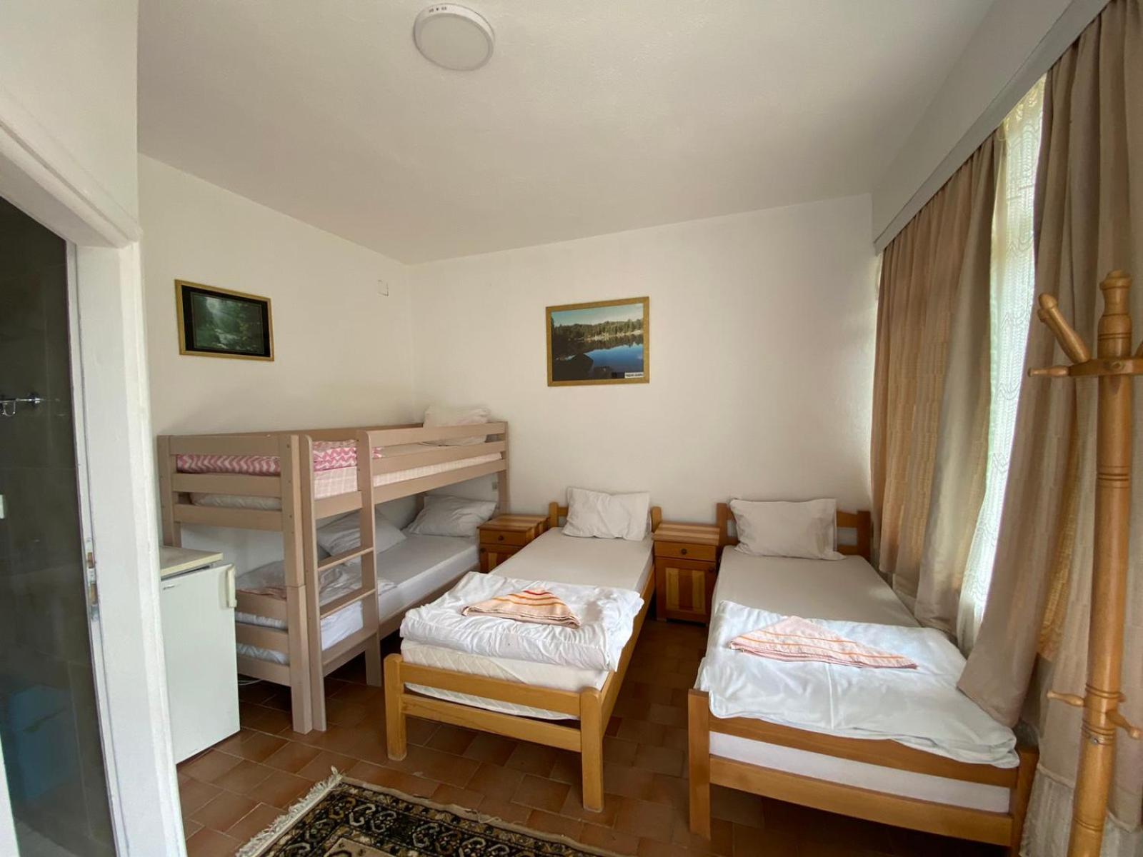 Economy Quadruple Room with Shared Bathroom photo 2
