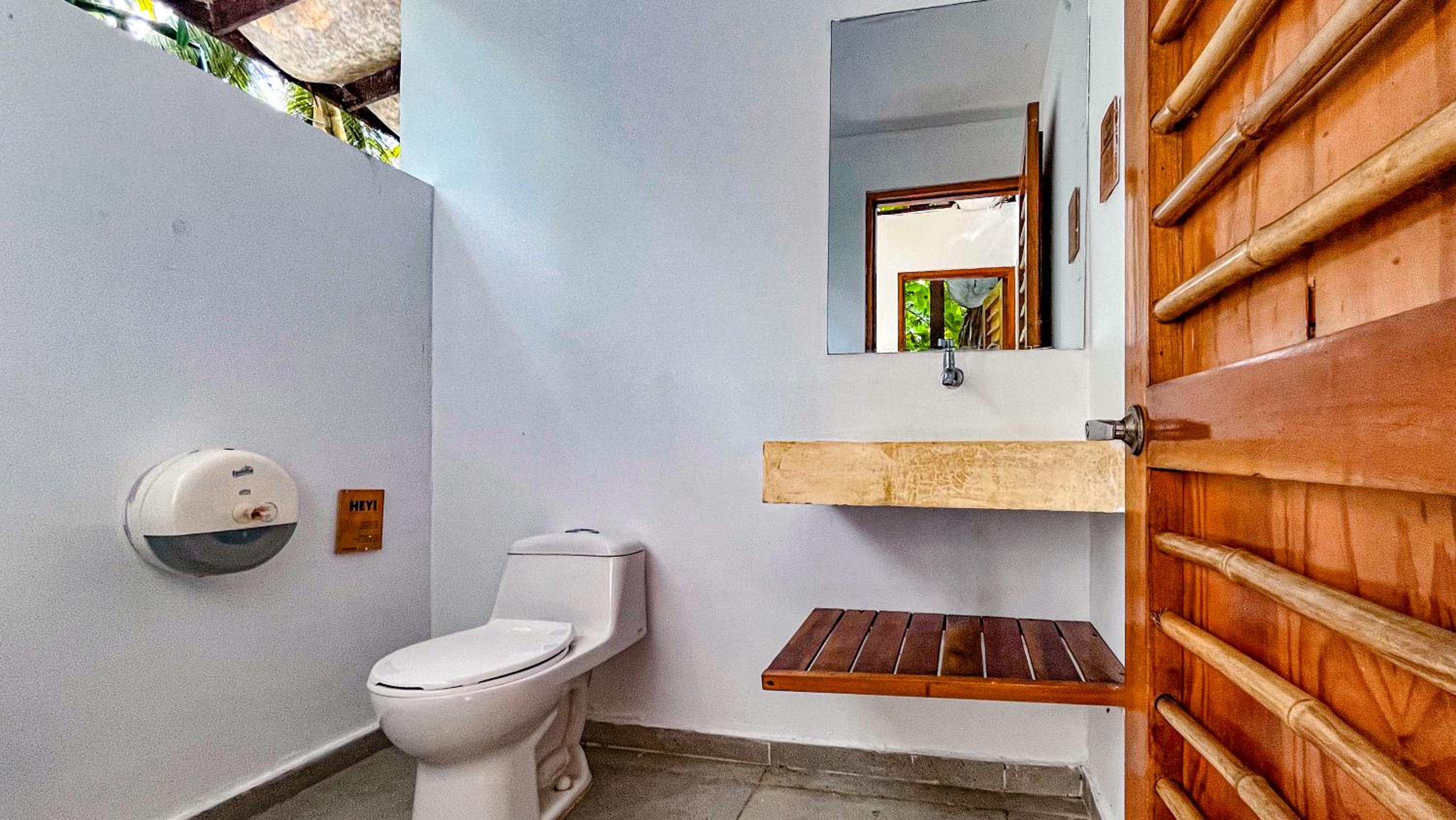 Family Room with Private Bathroom photo 3