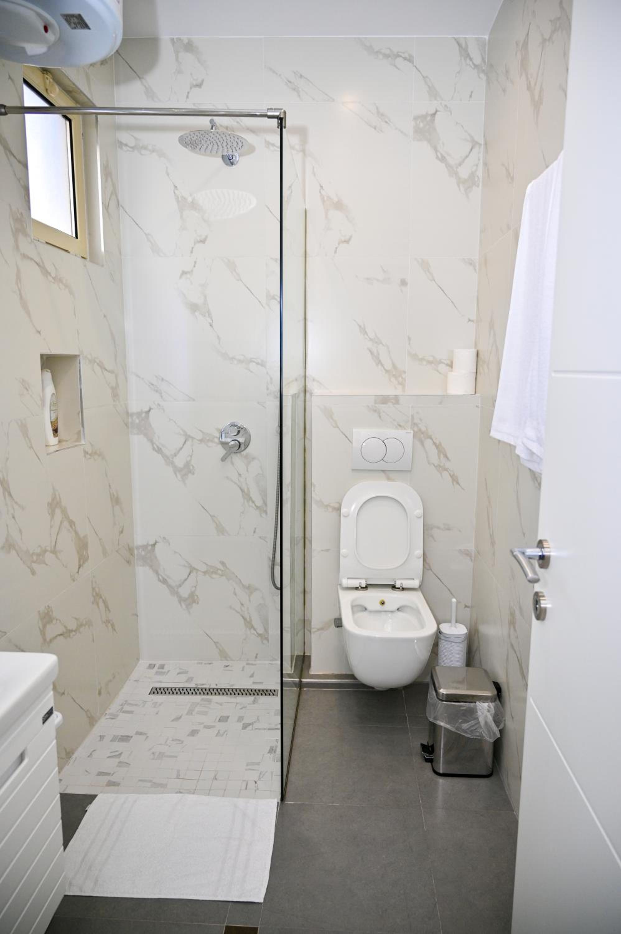 Deluxe Double Room with Balcony photo 3