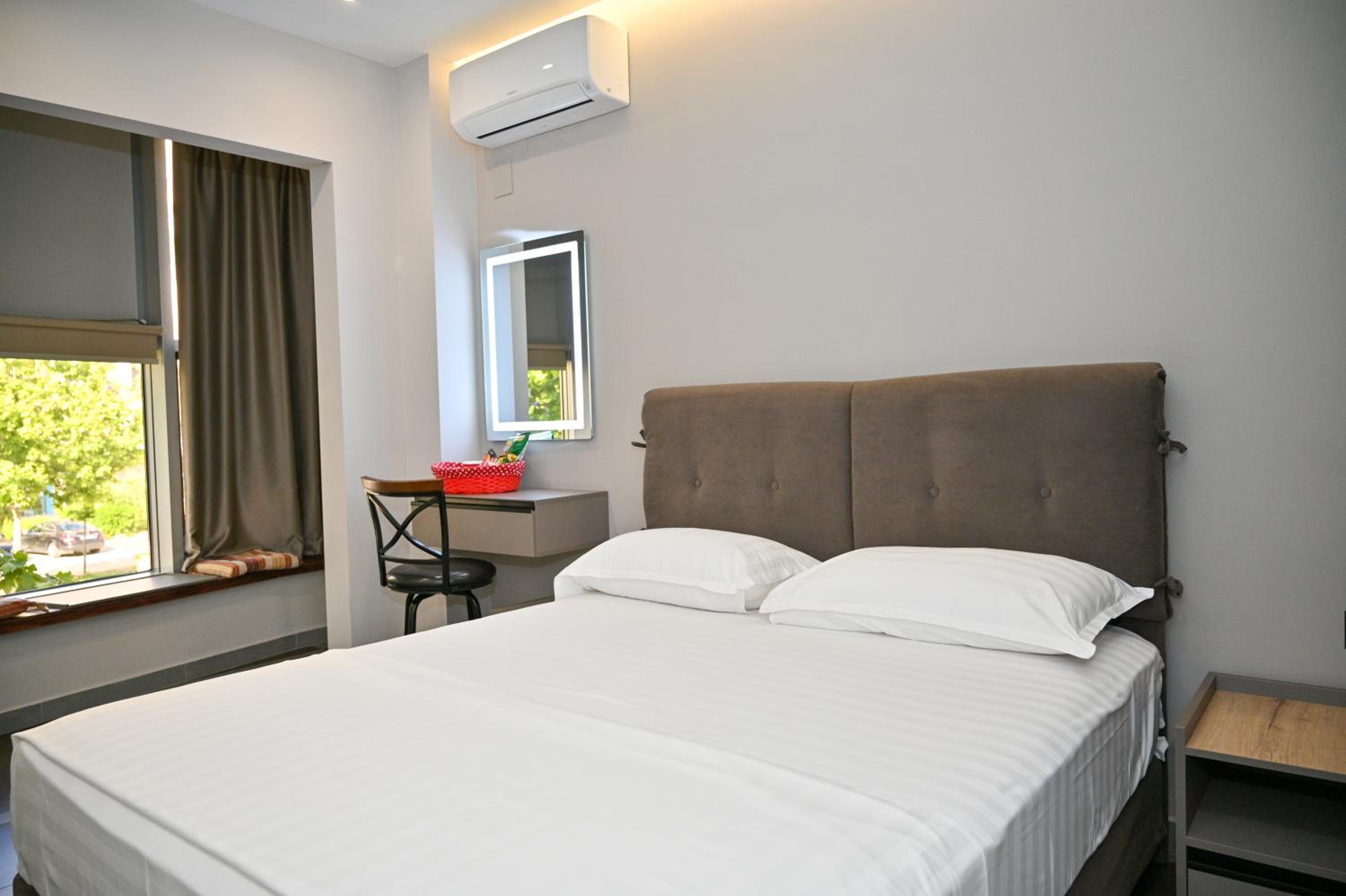 Deluxe King Room photo 1