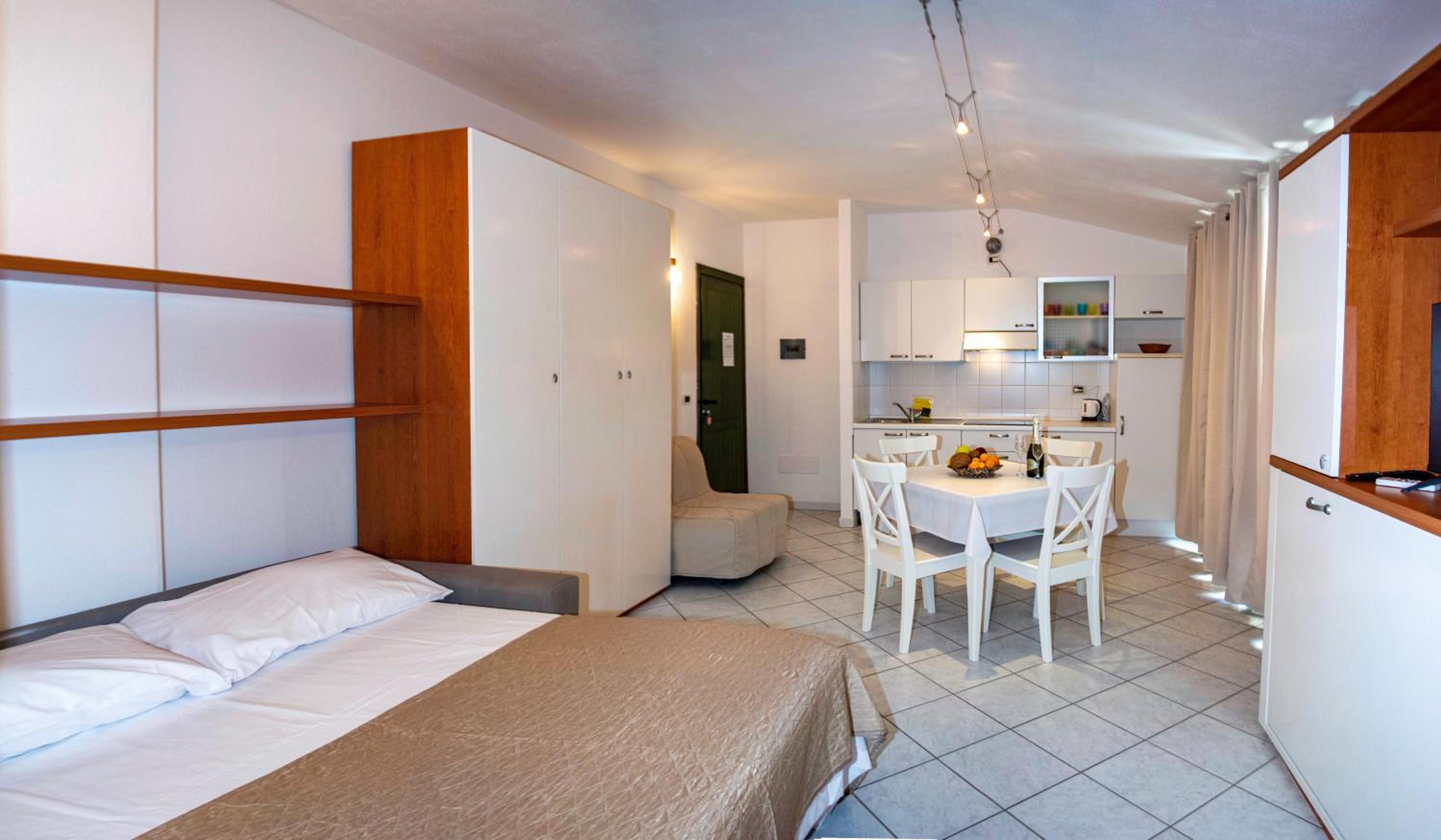 Studio Apartment with One Double Bed photo 1