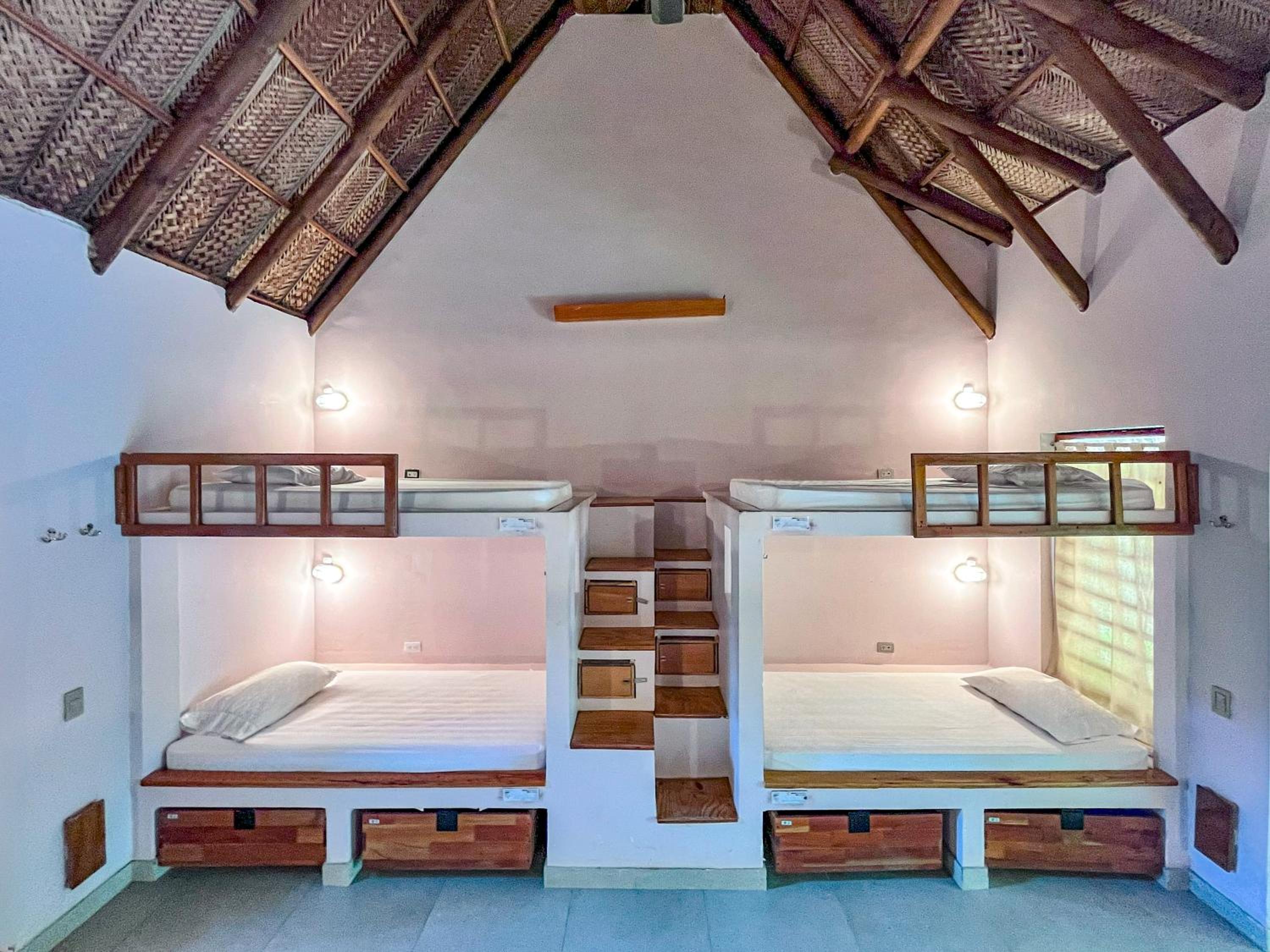 Bed in 8-Bed Mixed Dormitory Room photo 1