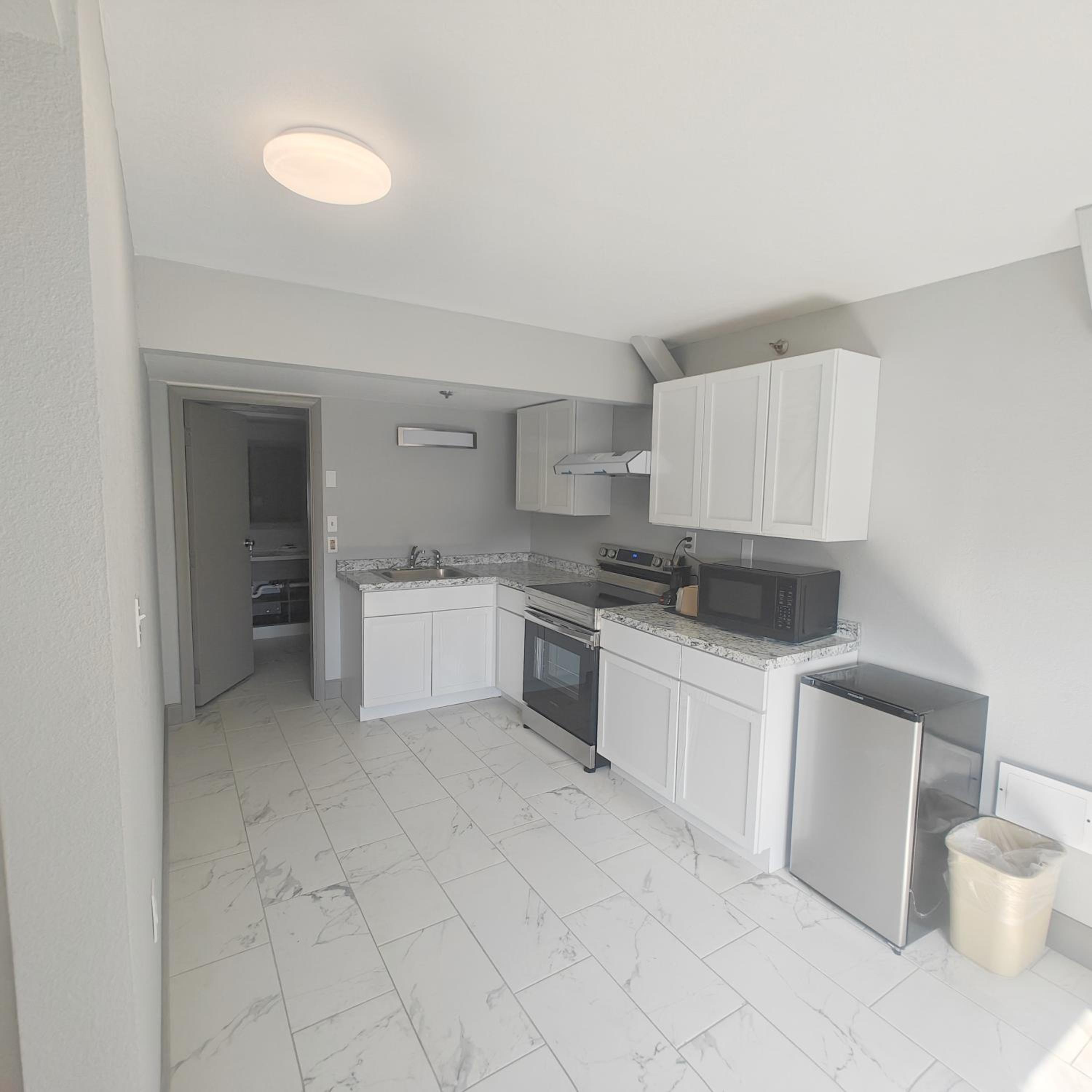 Full Kitchen - With King Beds photo 2