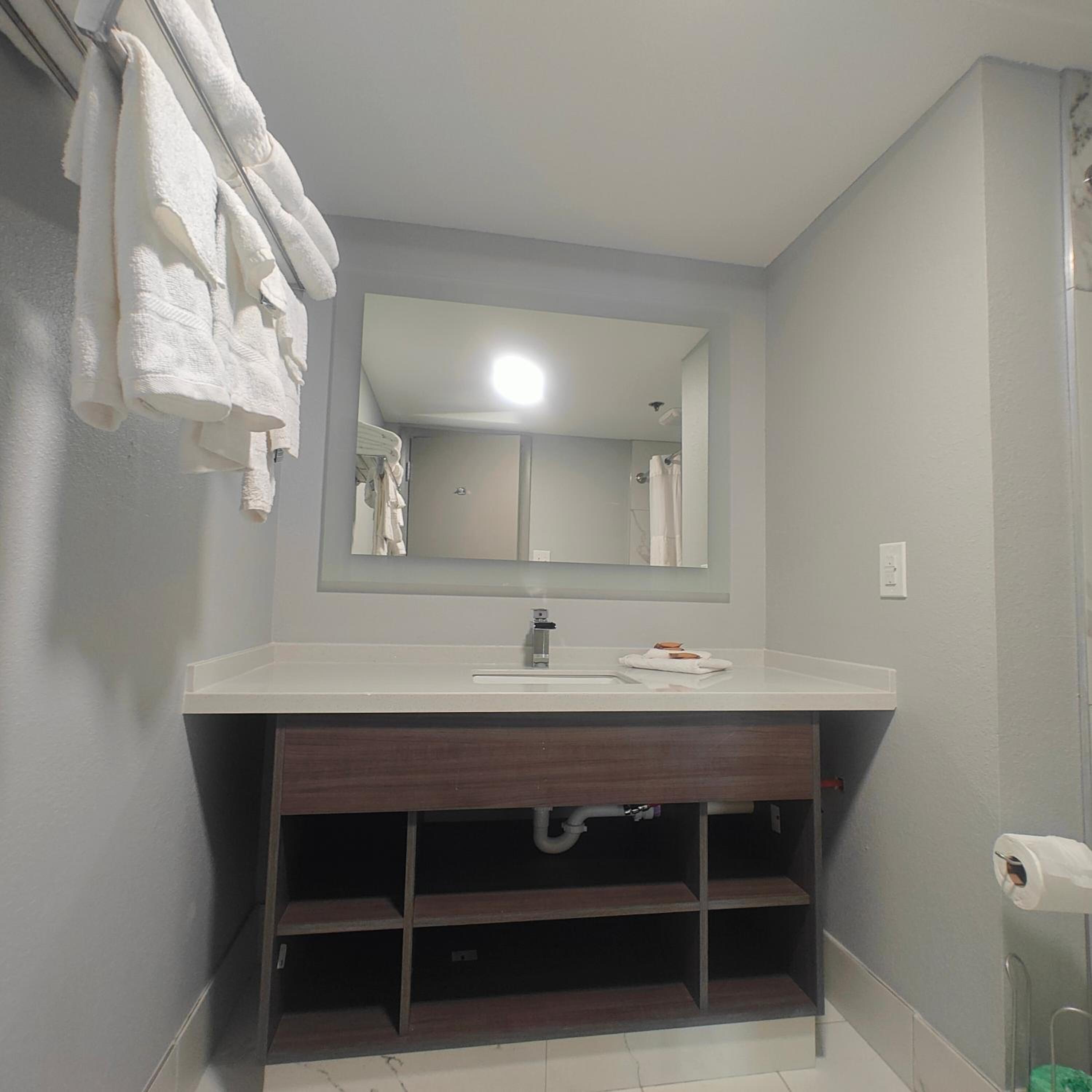 Full Kitchen - With King Beds photo 2