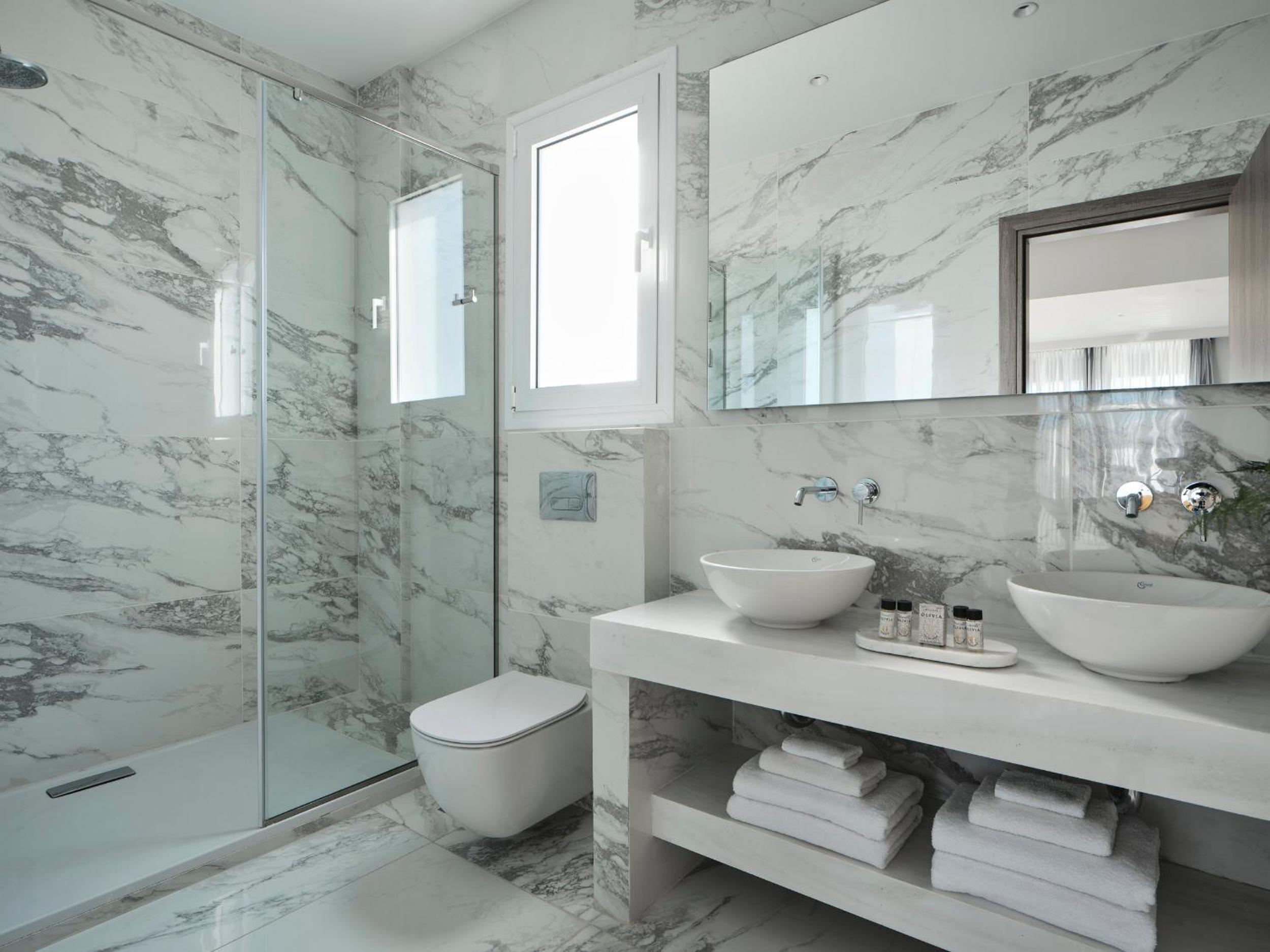 Superior King Suite photo 2