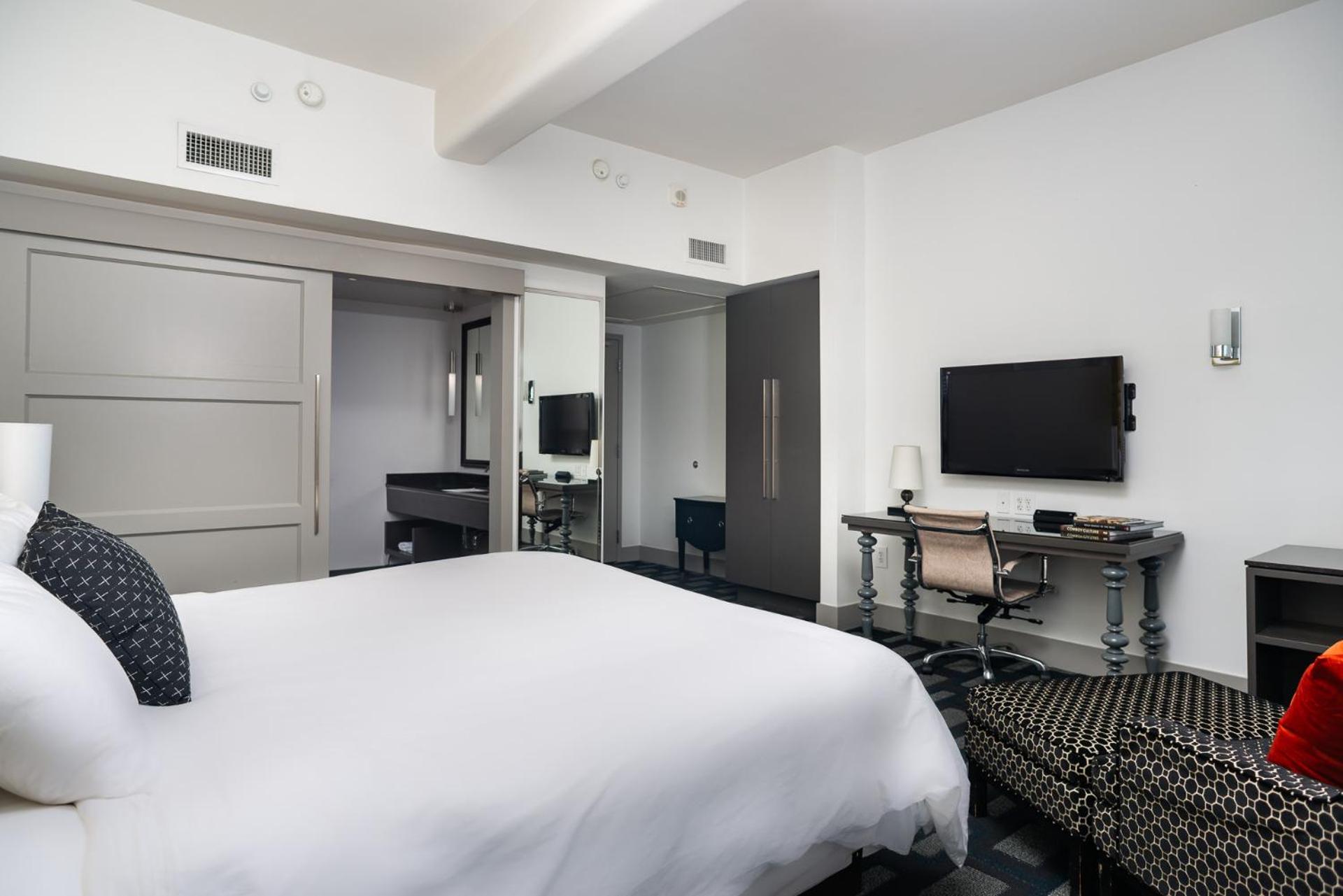 Deluxe King Room photo 3