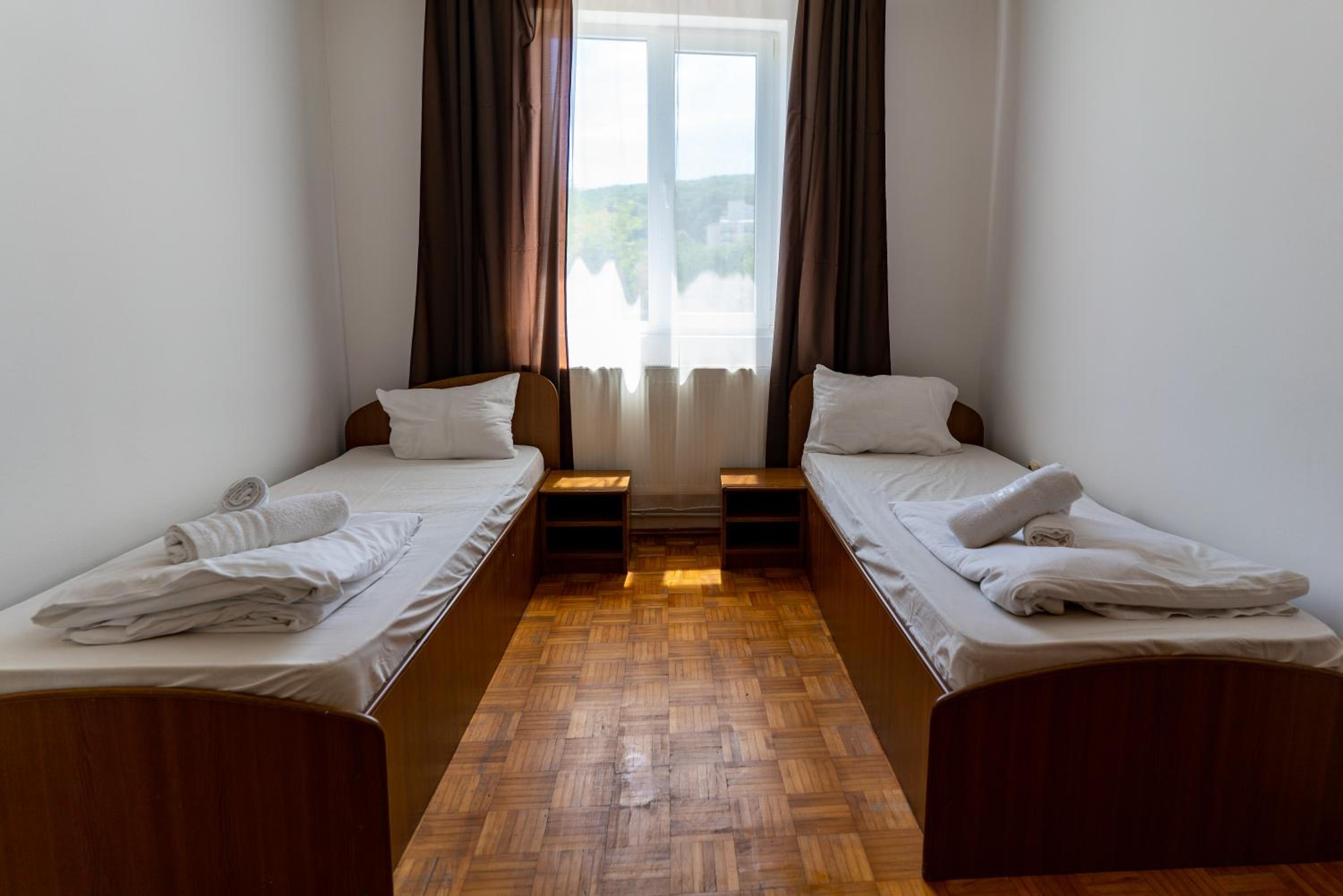 Twin Room With Private Bathroom photo 2