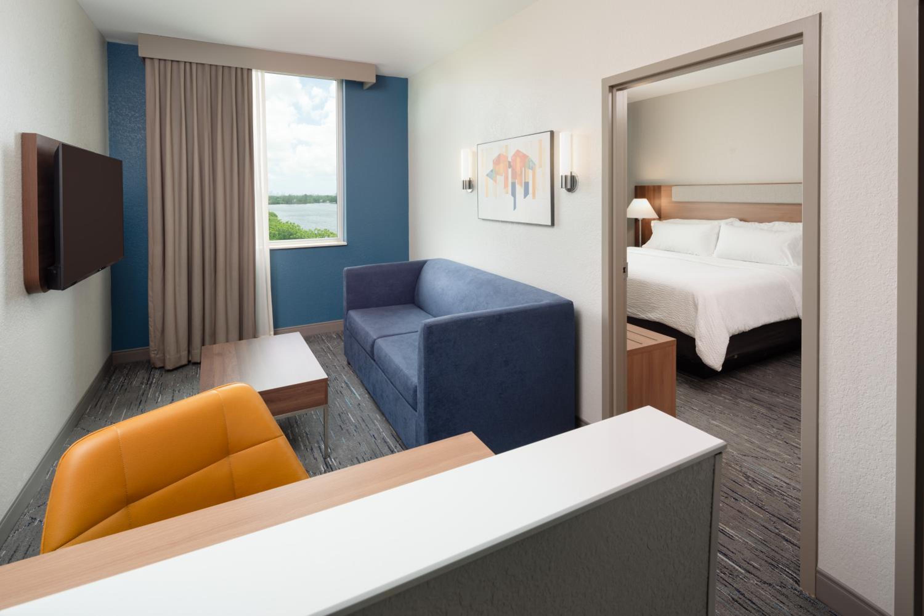 King Suite with Lagoon View, photo 7