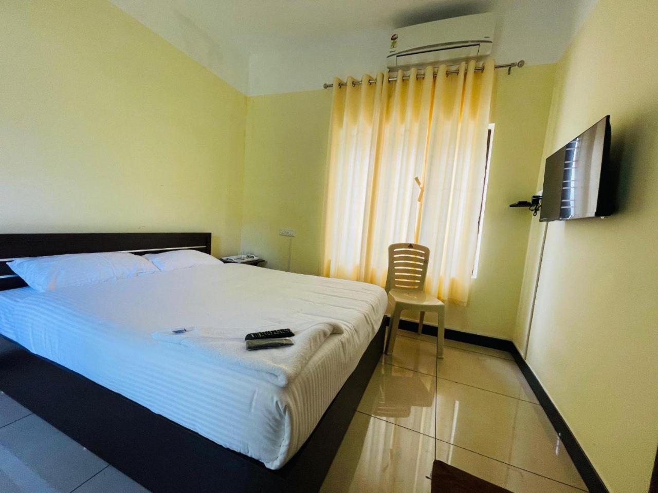 Deluxe Double Room (2 Adults + 1 Child)