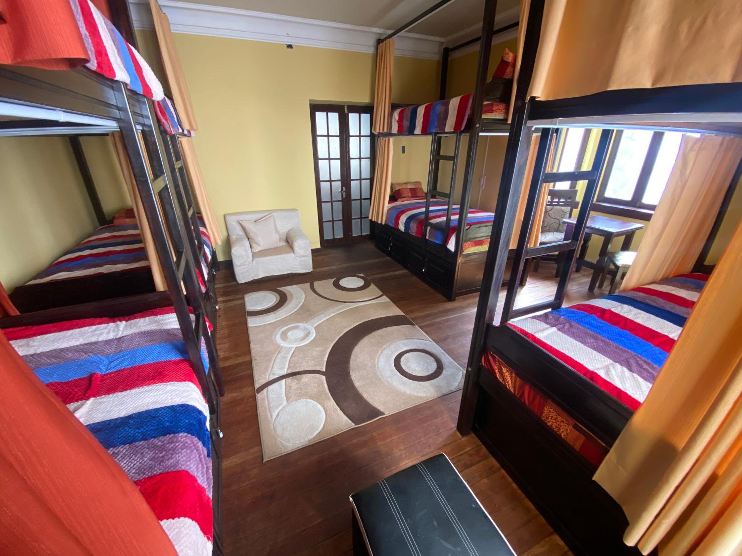 Bed in 8-Bed Mixed Dormitory Room photo 3