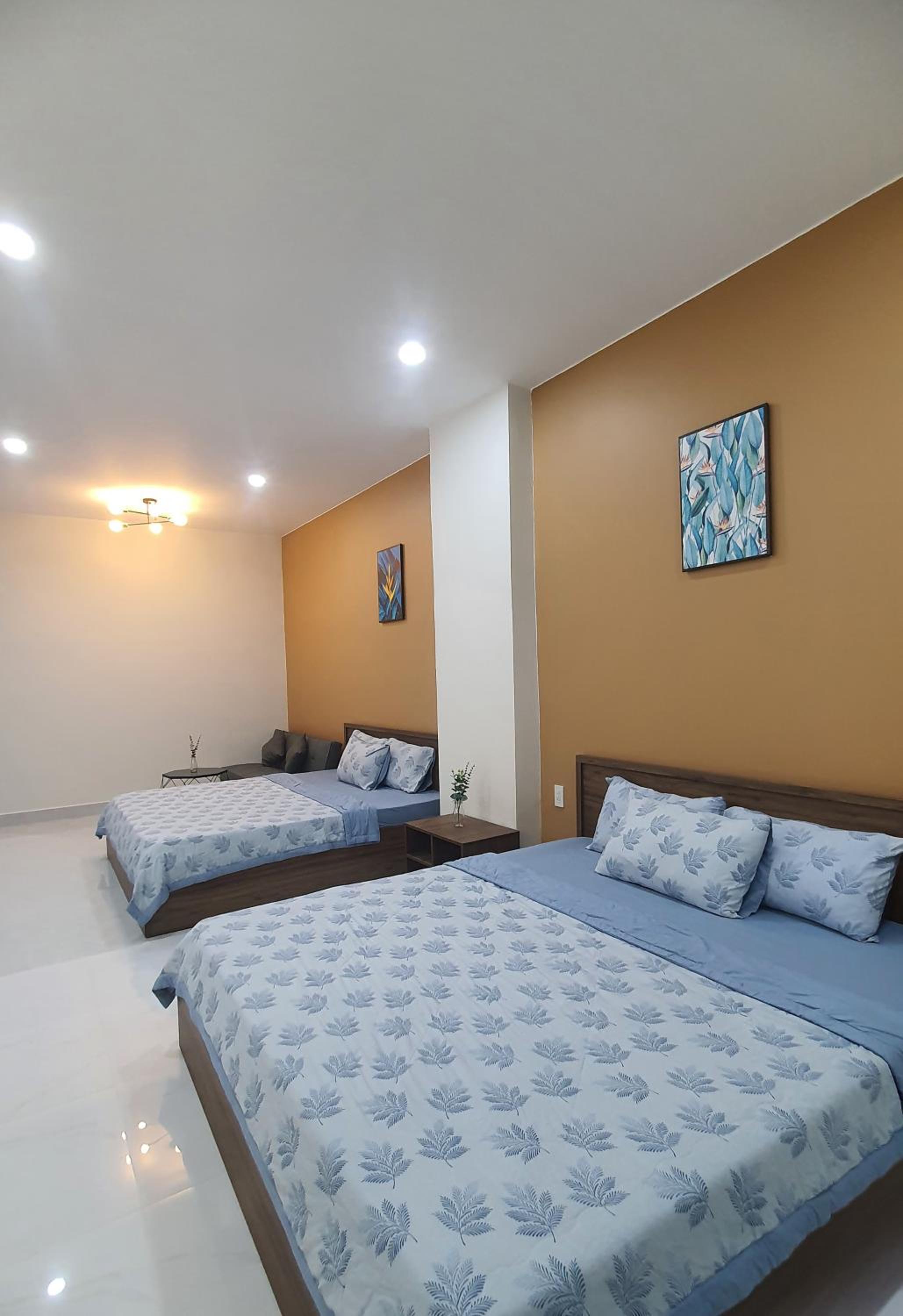 Family Room with Balcony photo 2