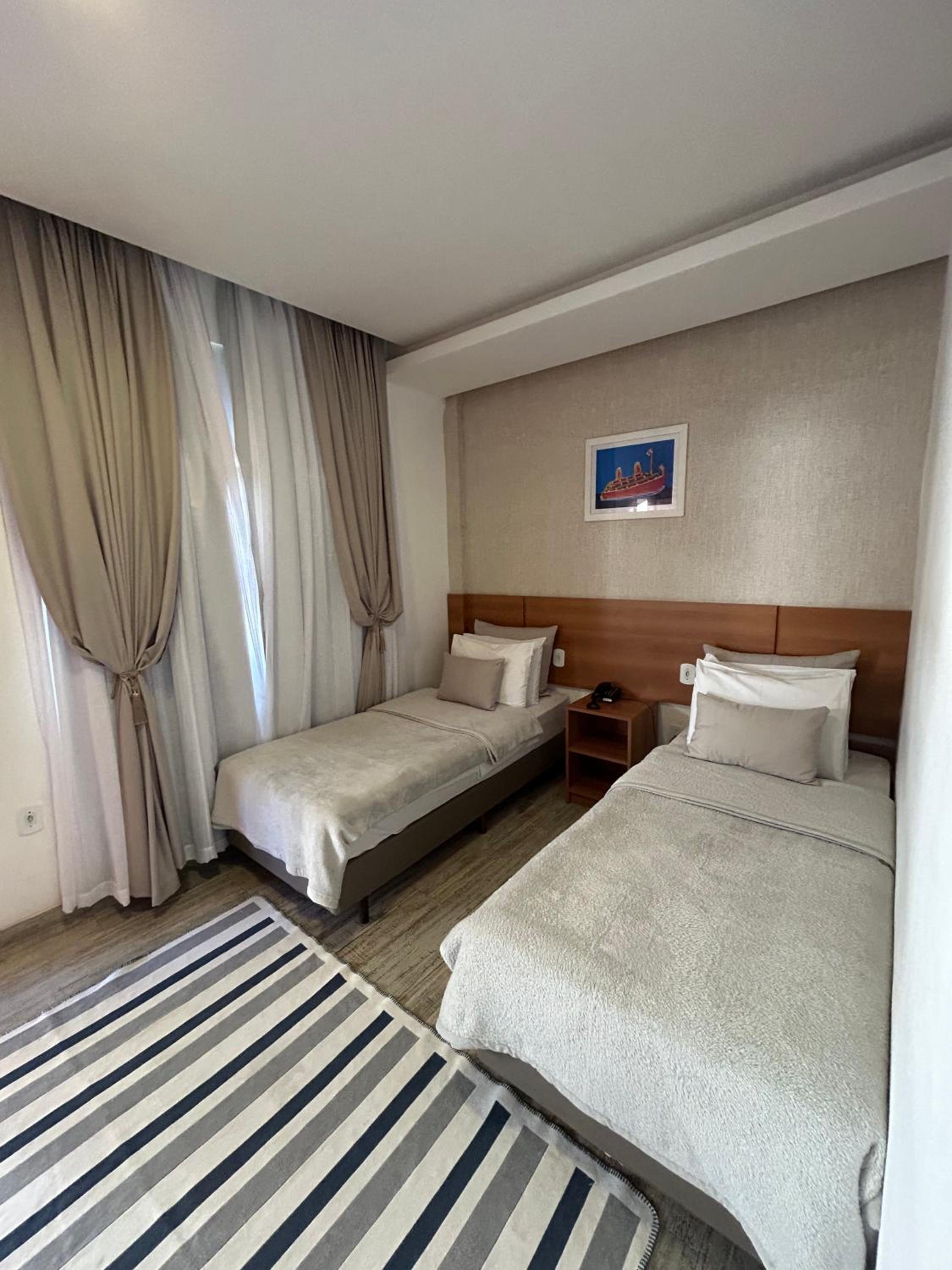 Double or Twin Room photo 3