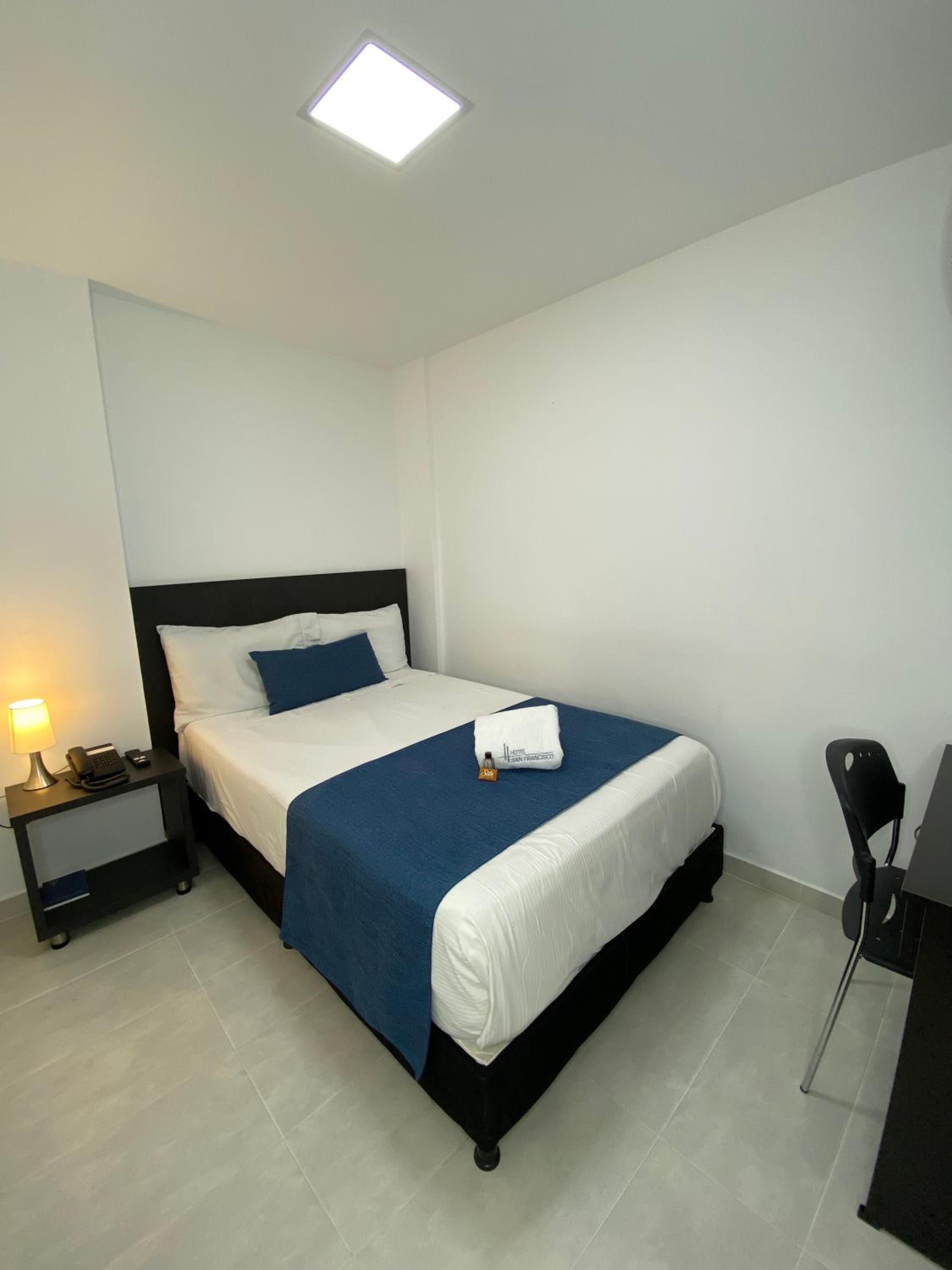 Single Room With Bathroom photo 2