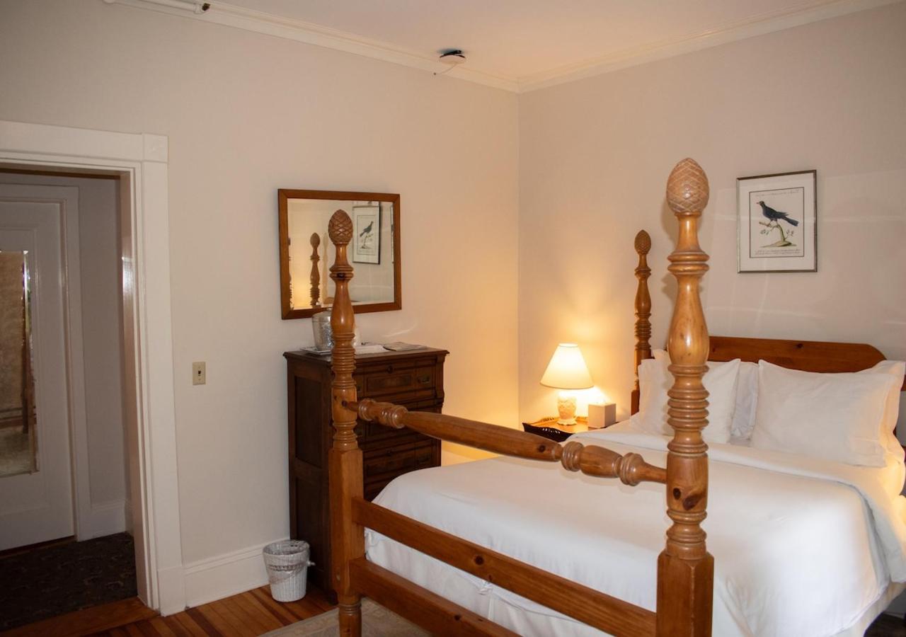 Leighton Rollins Room, Queen Bed photo 1