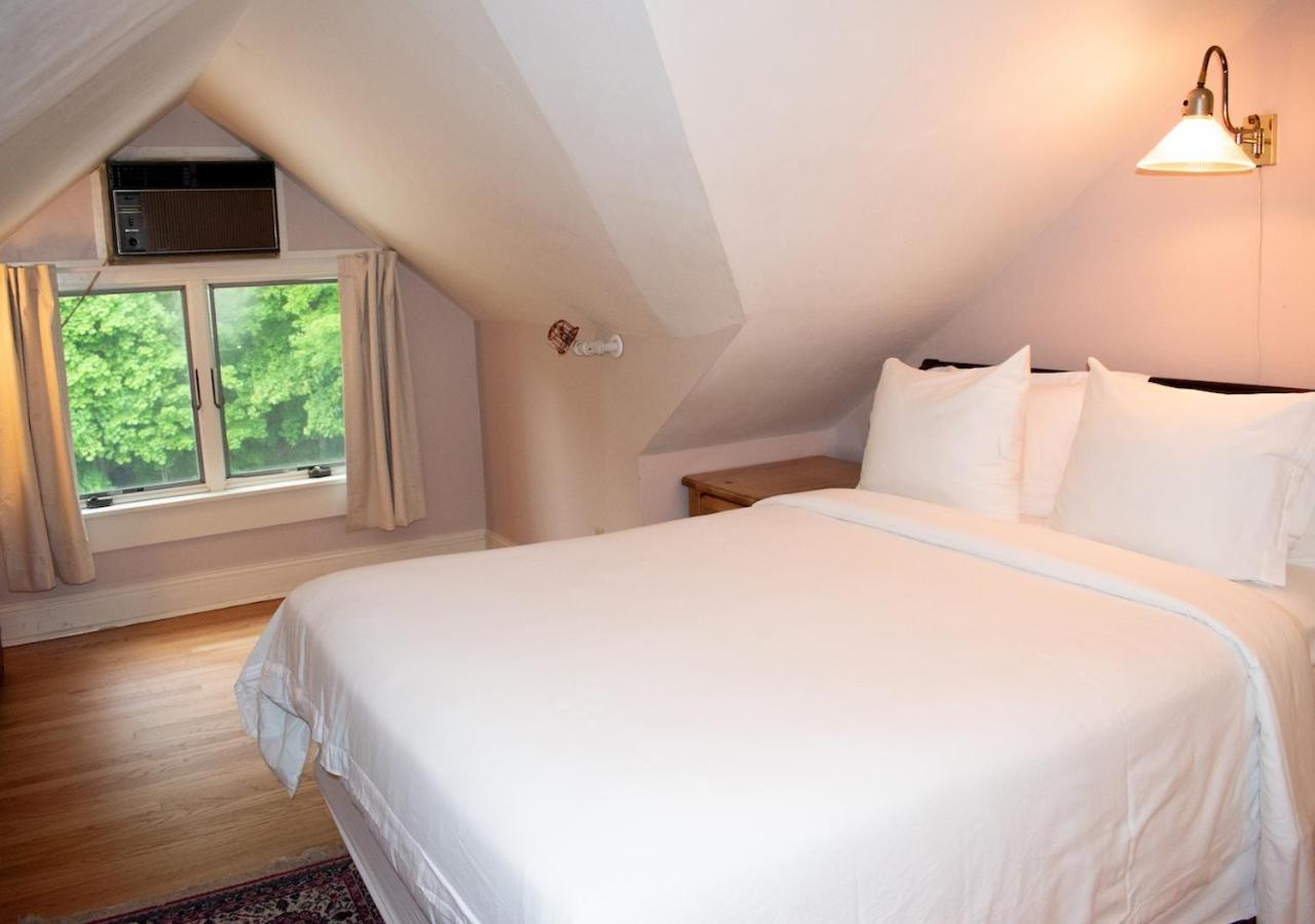 Arlo’S Suite, 2 Bedrooms, 1 Queen Bed, 2 Double Beds