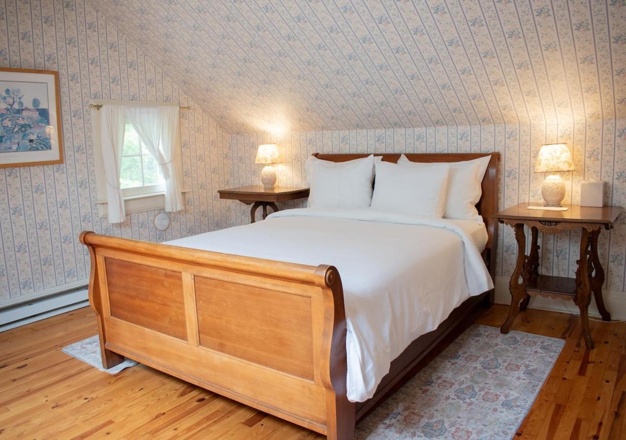 Cecile’S Room, Queen Bed
