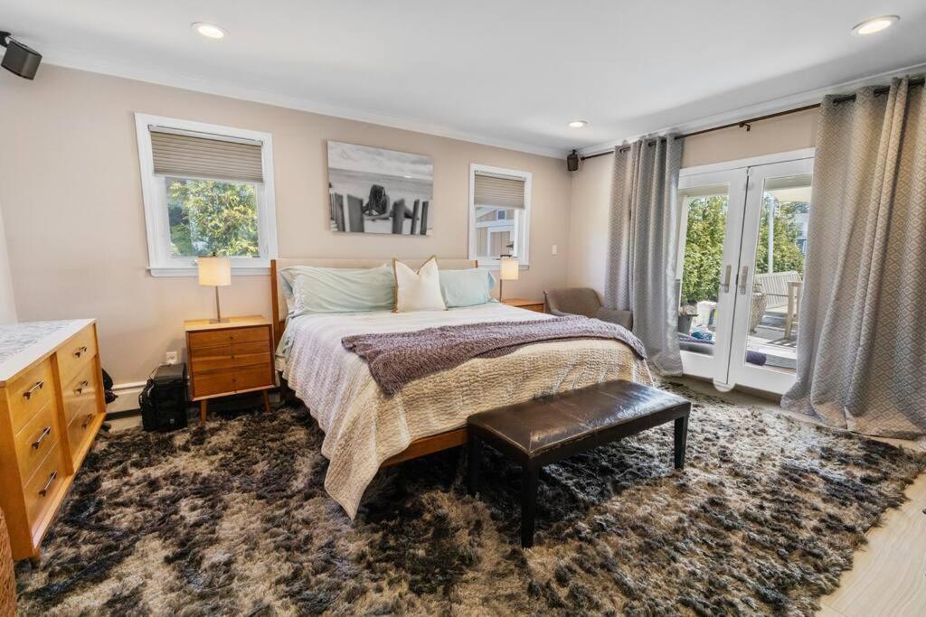 Five-Bedroom House photo 1