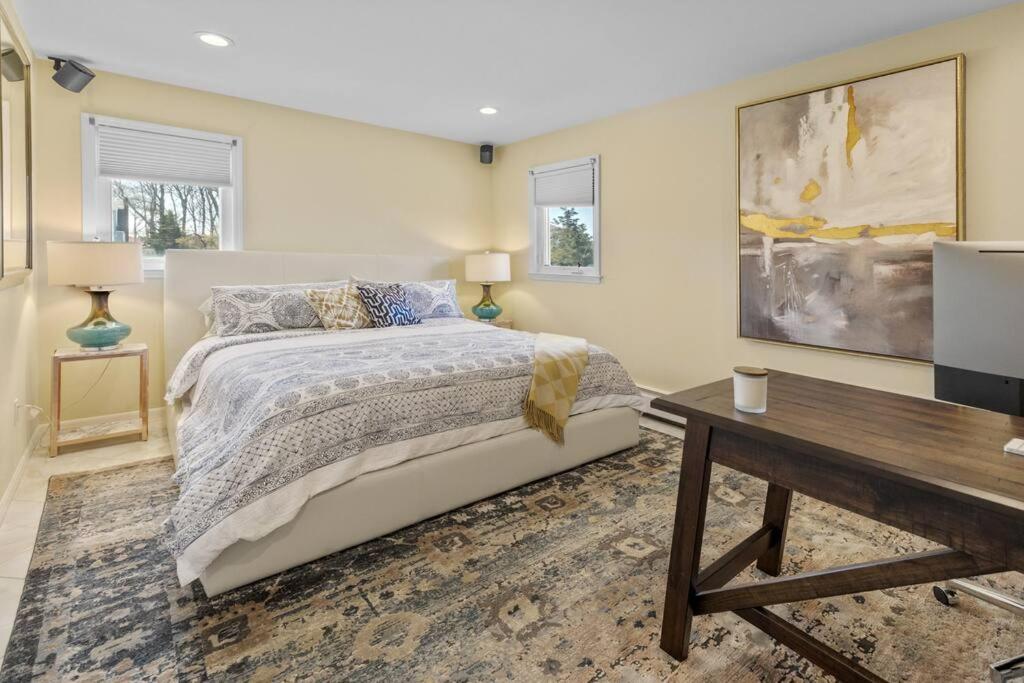 Five-Bedroom House photo 3