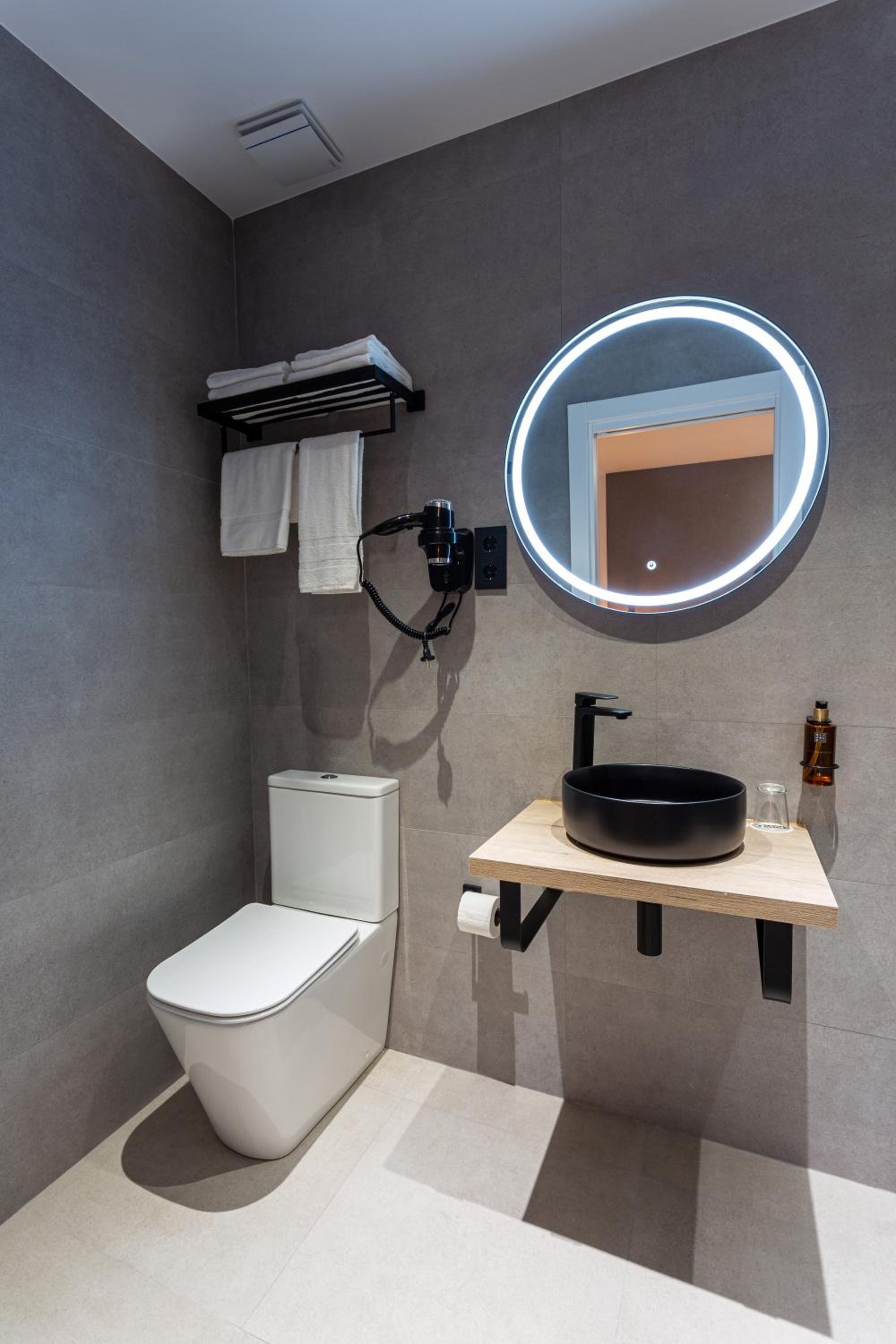 Standard Double Room - Photo 7