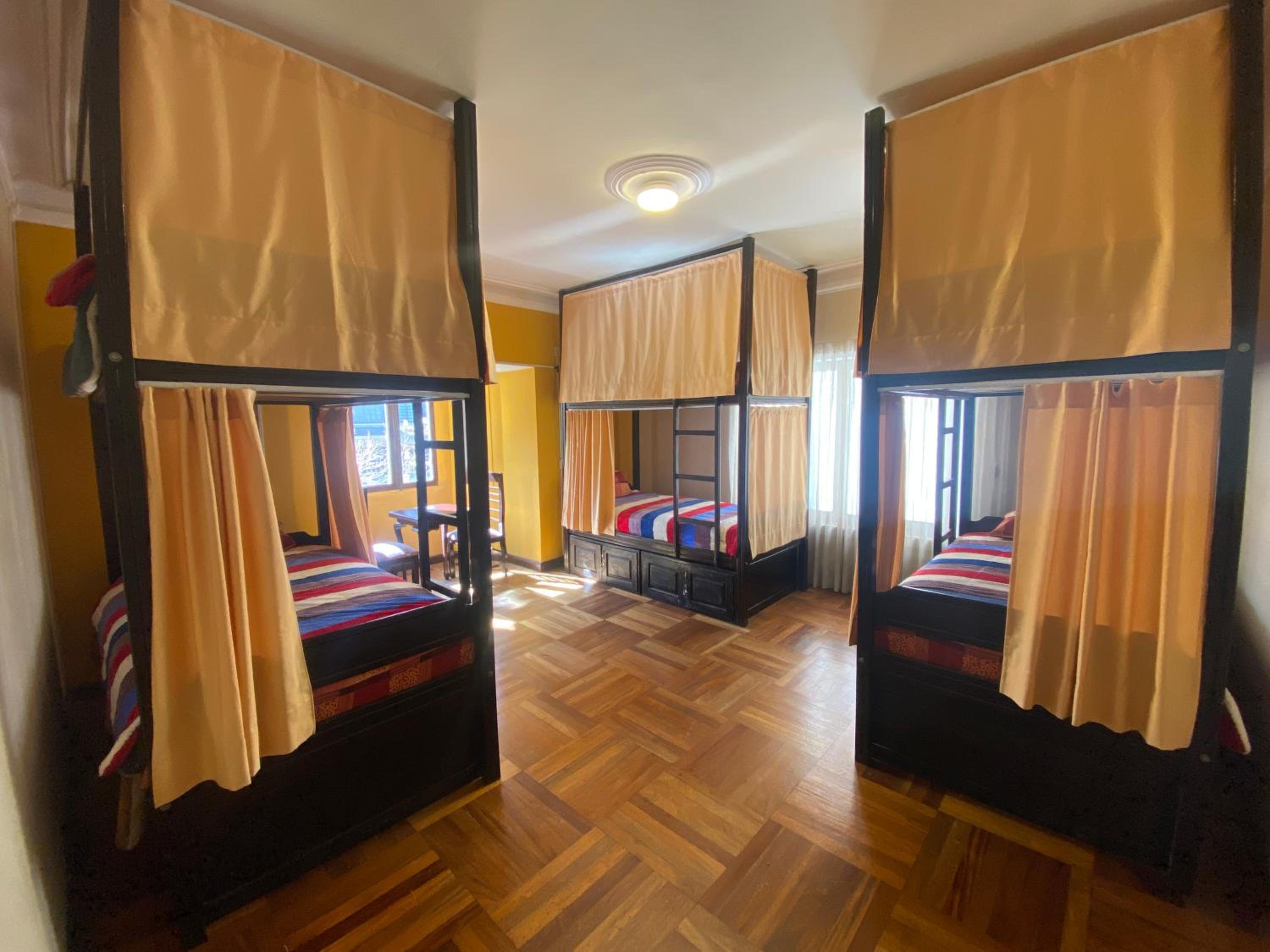 Bed in 6-Bed Mixed Dormitory Room photo 2