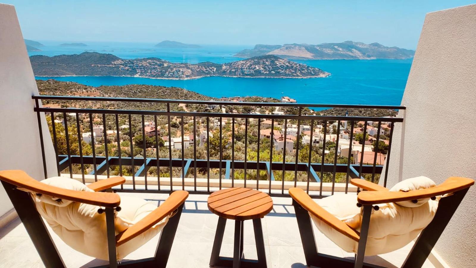 Deluxe Double Room with Balcony and Sea View photo 2
