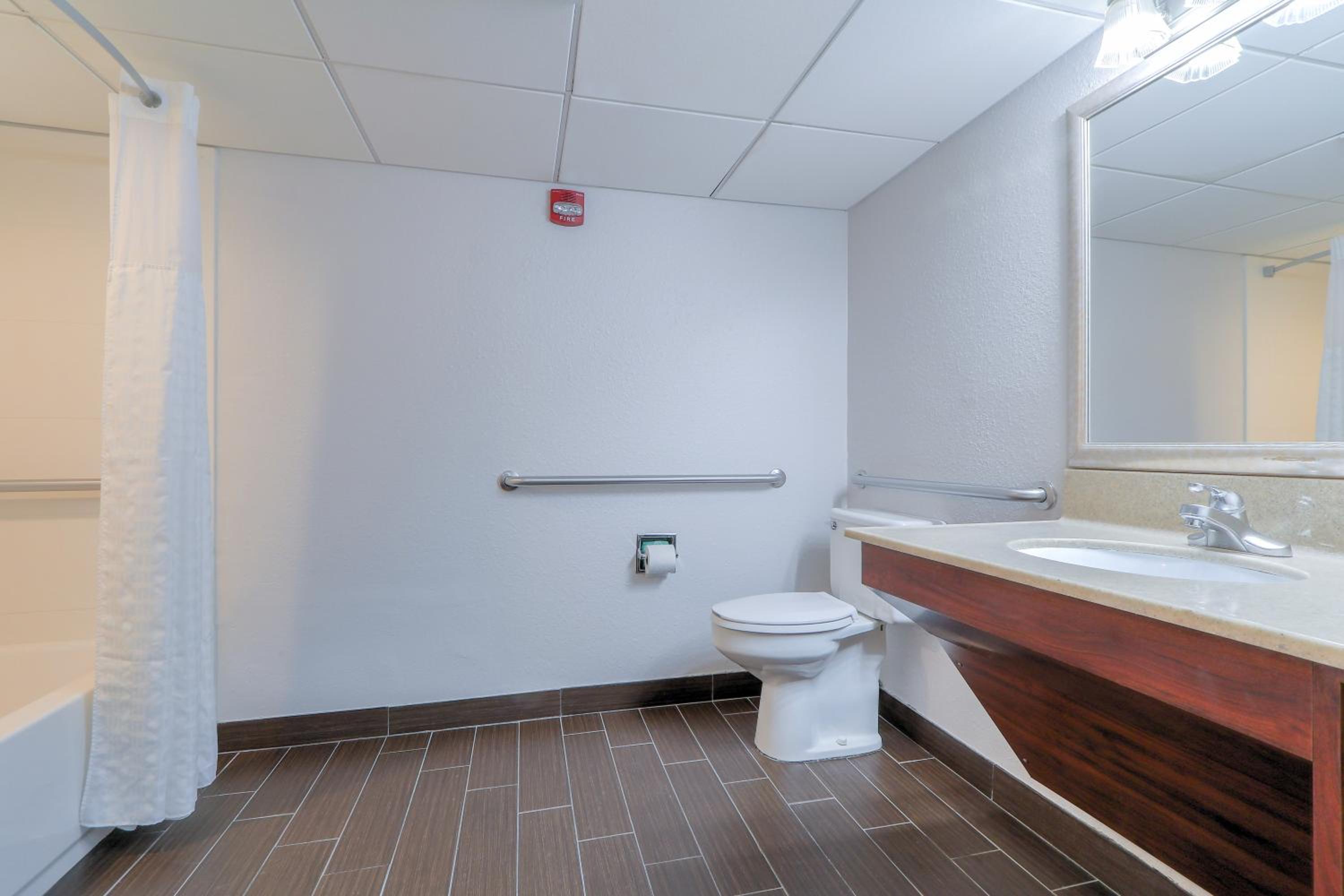 King Room - Accessible/Non-Smoking