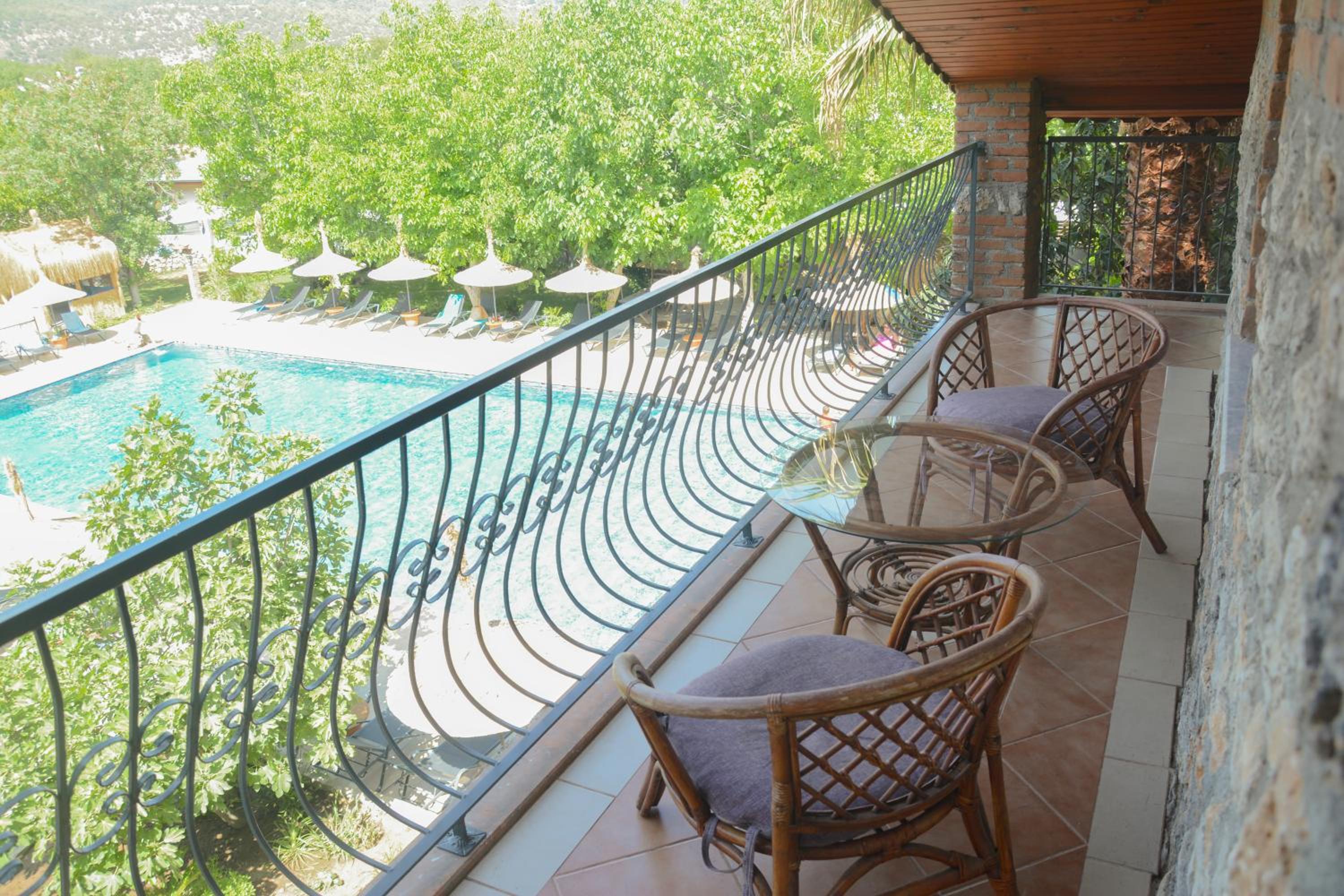 Double Room With Pool View photo 2