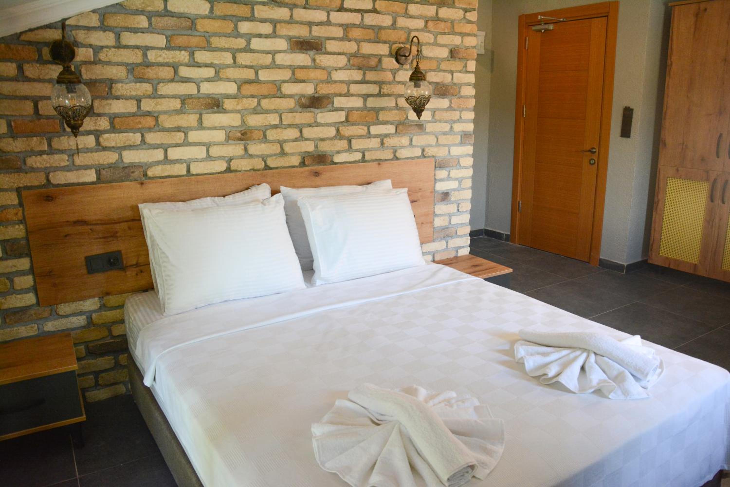 Double Room With Pool View photo 1