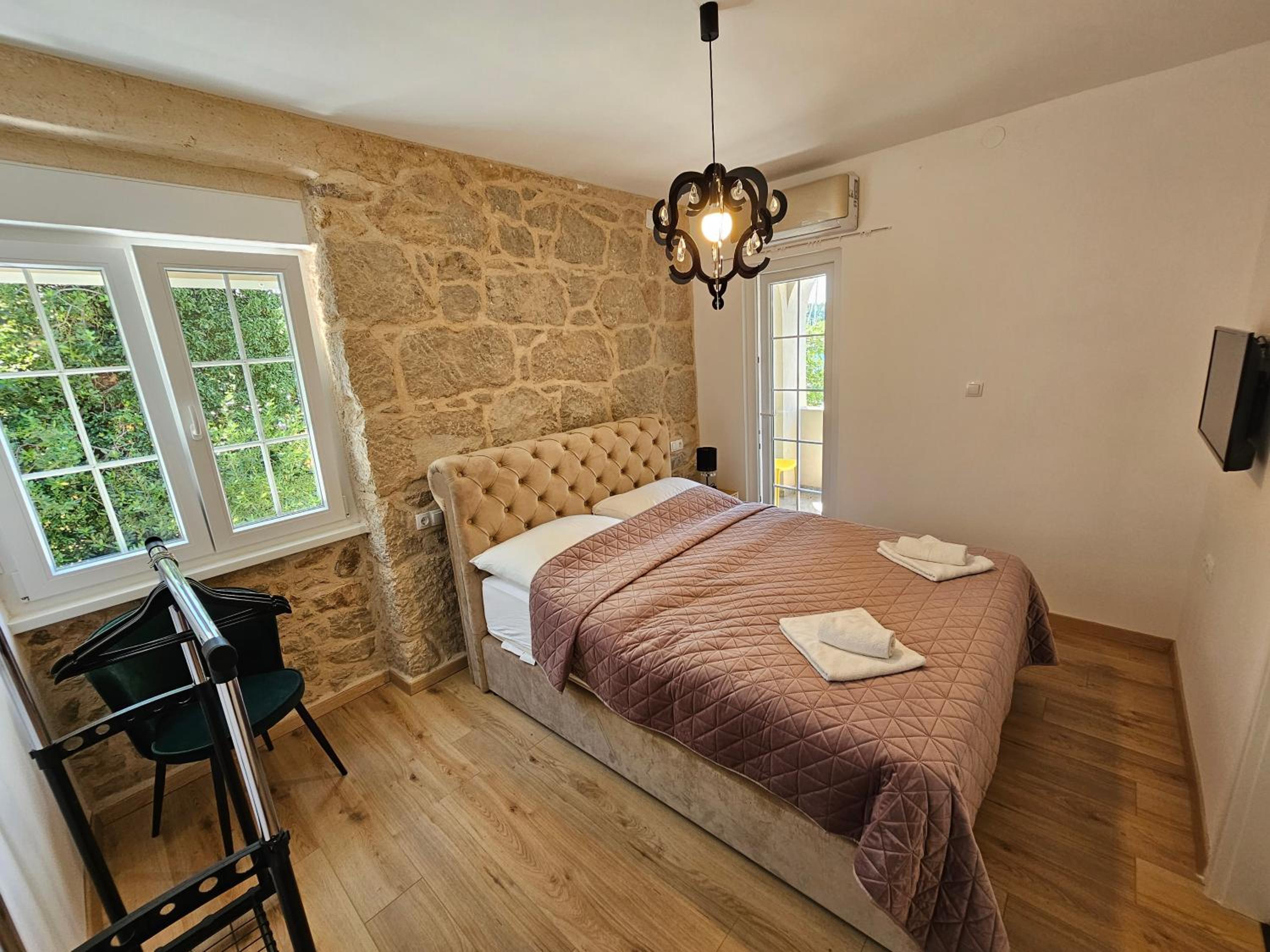 Deluxe Double Room with Balcony and Sea View photo 2