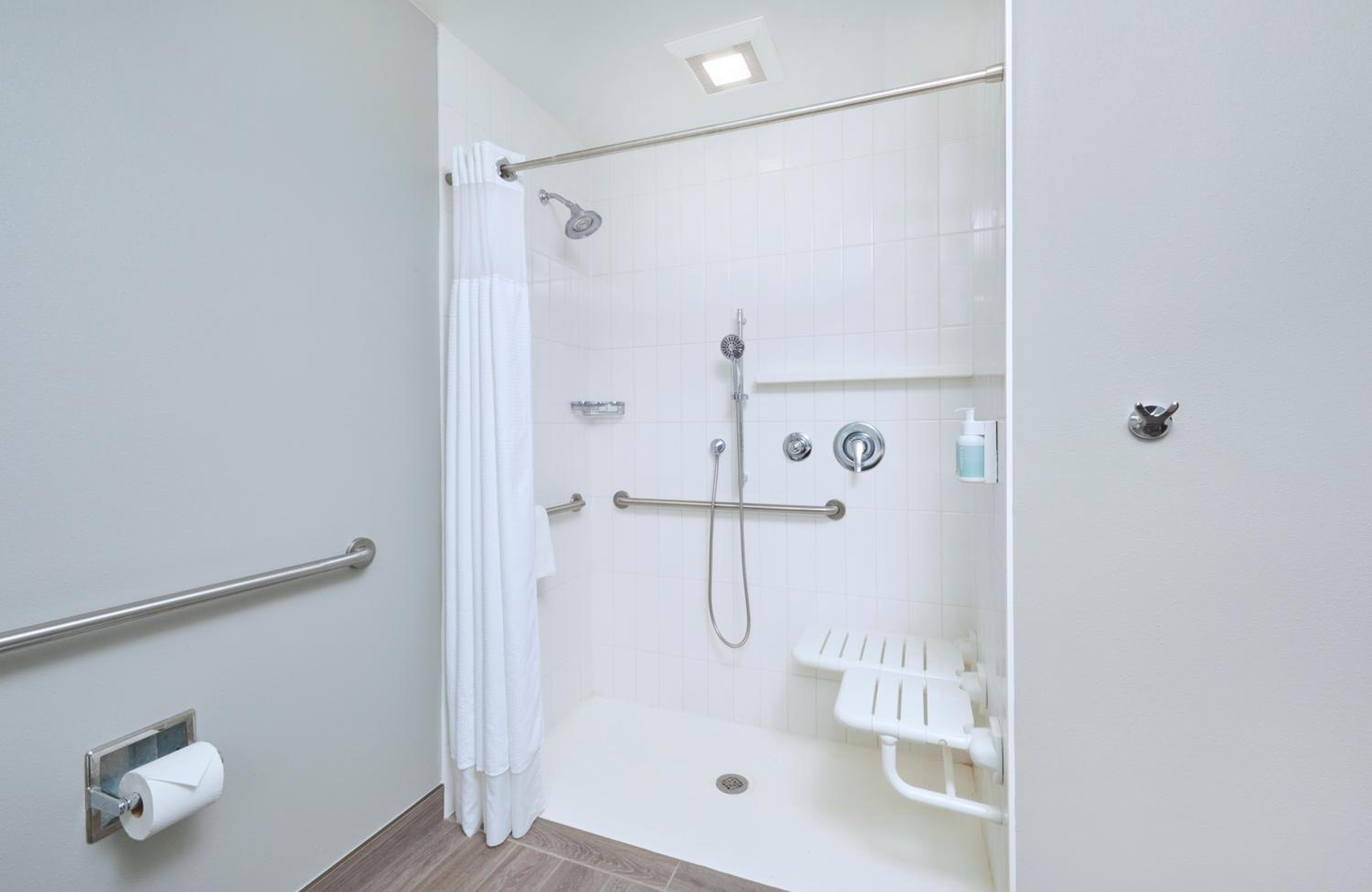 2 Queen Guest Room (Hearing & Mobility Accessible w/Roll-In-Shower)