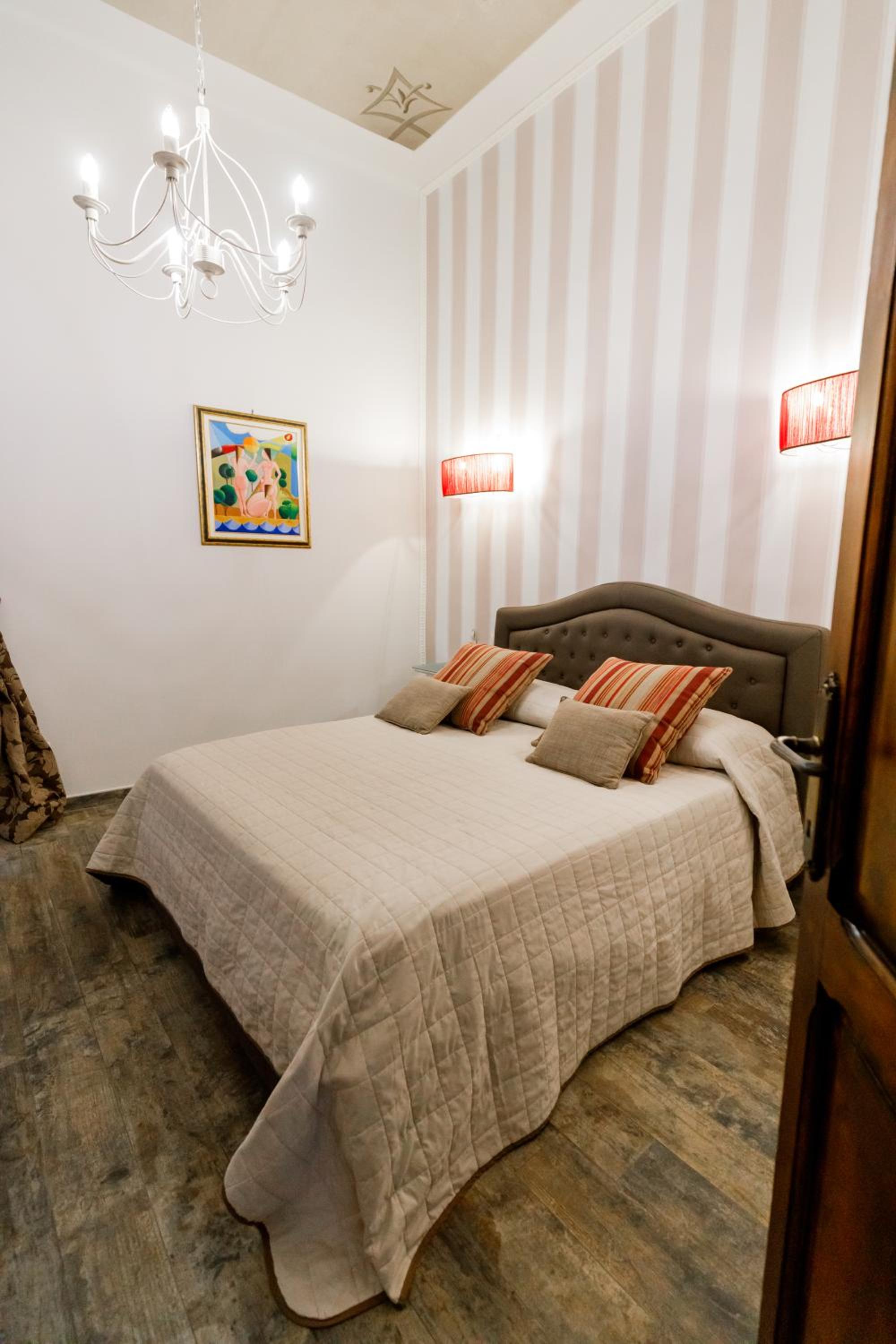 Standard Double Room - Photo 7