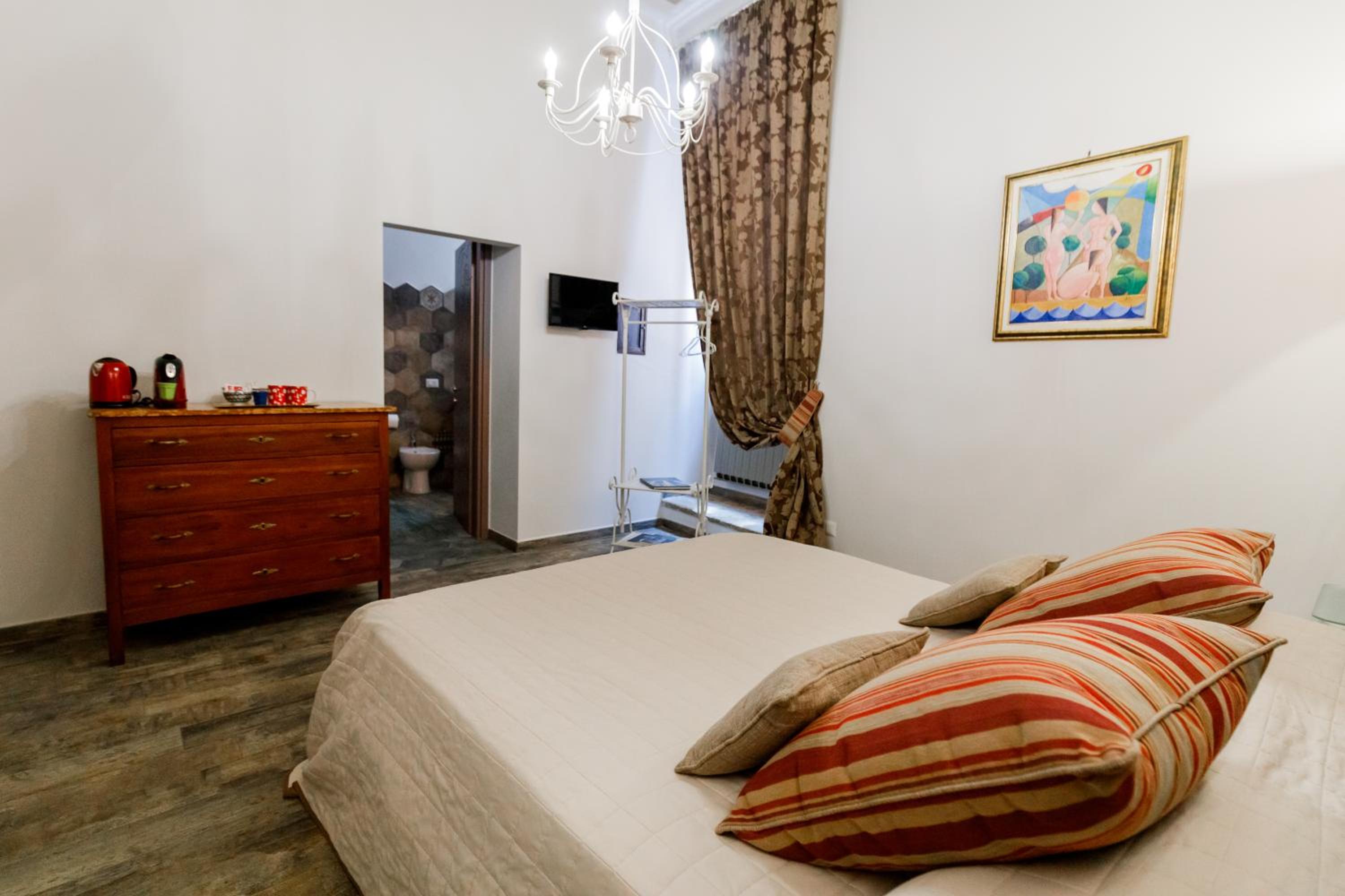 Standard Double Room - Photo 3