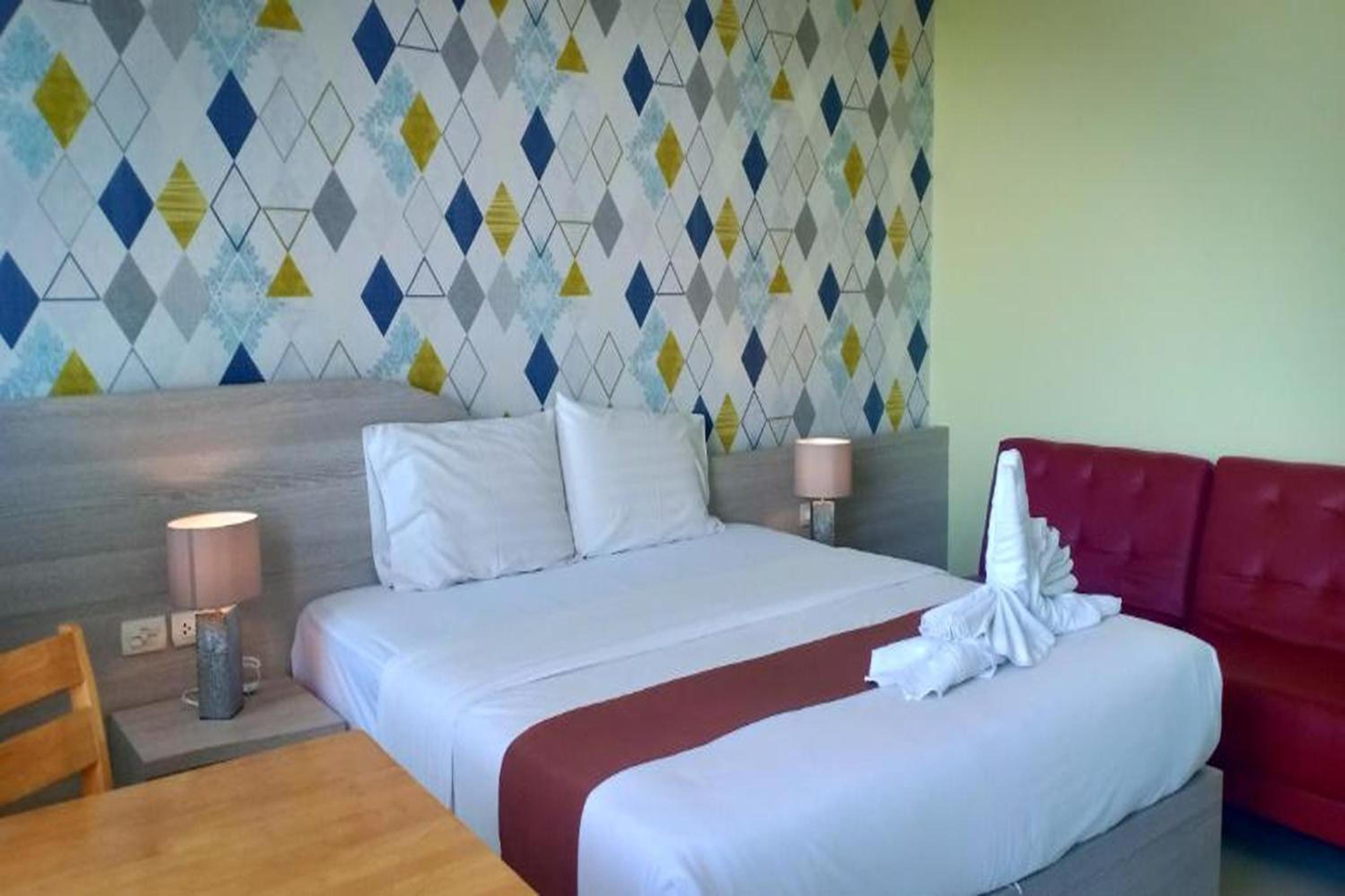Deluxe Double Room with Balcony - Photo 6